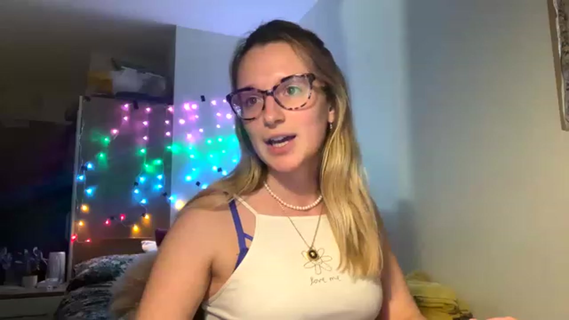 Gallery image thumbnail from CollegeRosiee's myfreecams stream on, 01/30/2023, 20:34 image 4 of 20