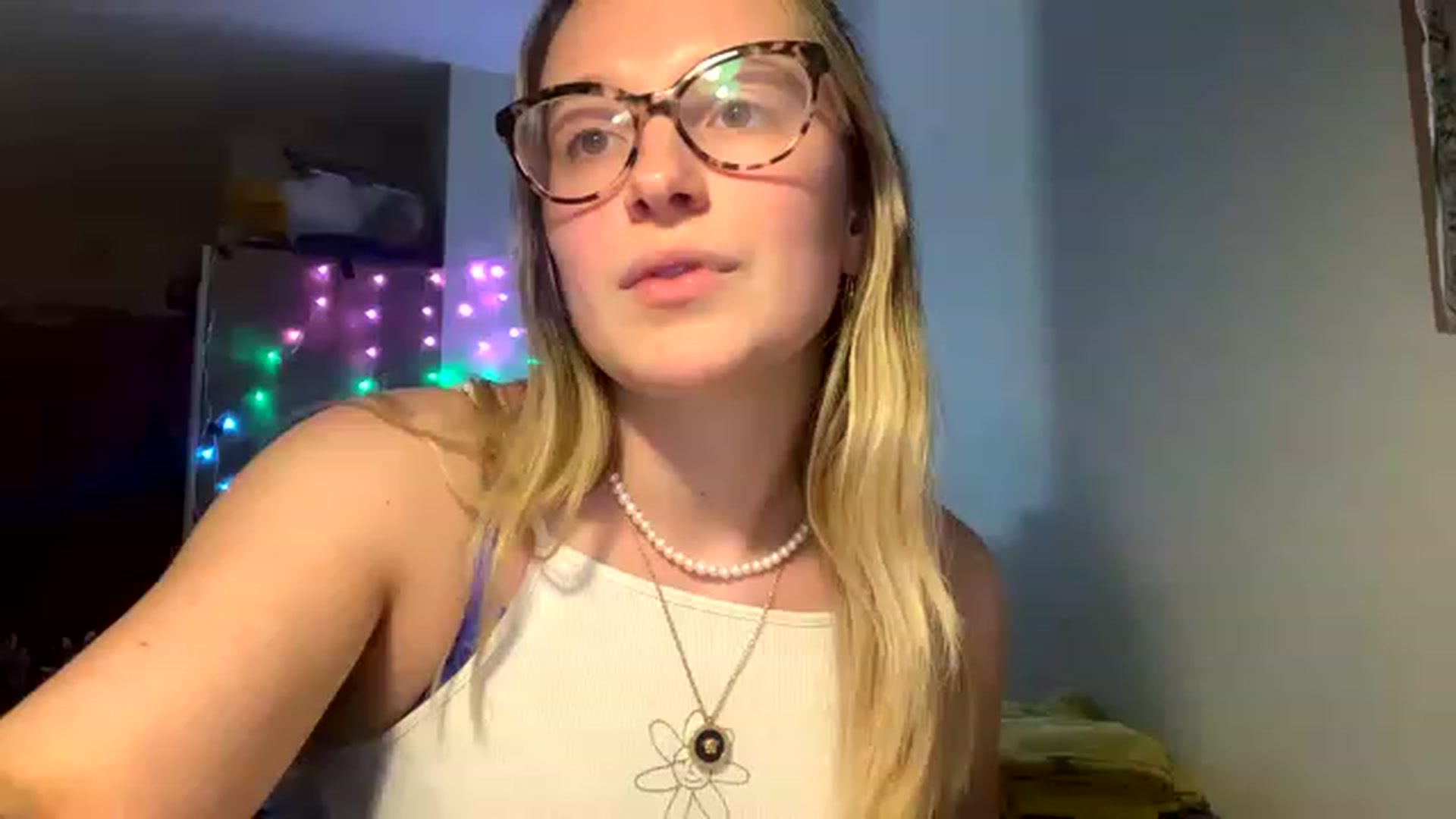 Gallery image thumbnail from CollegeRosiee's myfreecams stream on, 01/30/2023, 20:34 image 3 of 20