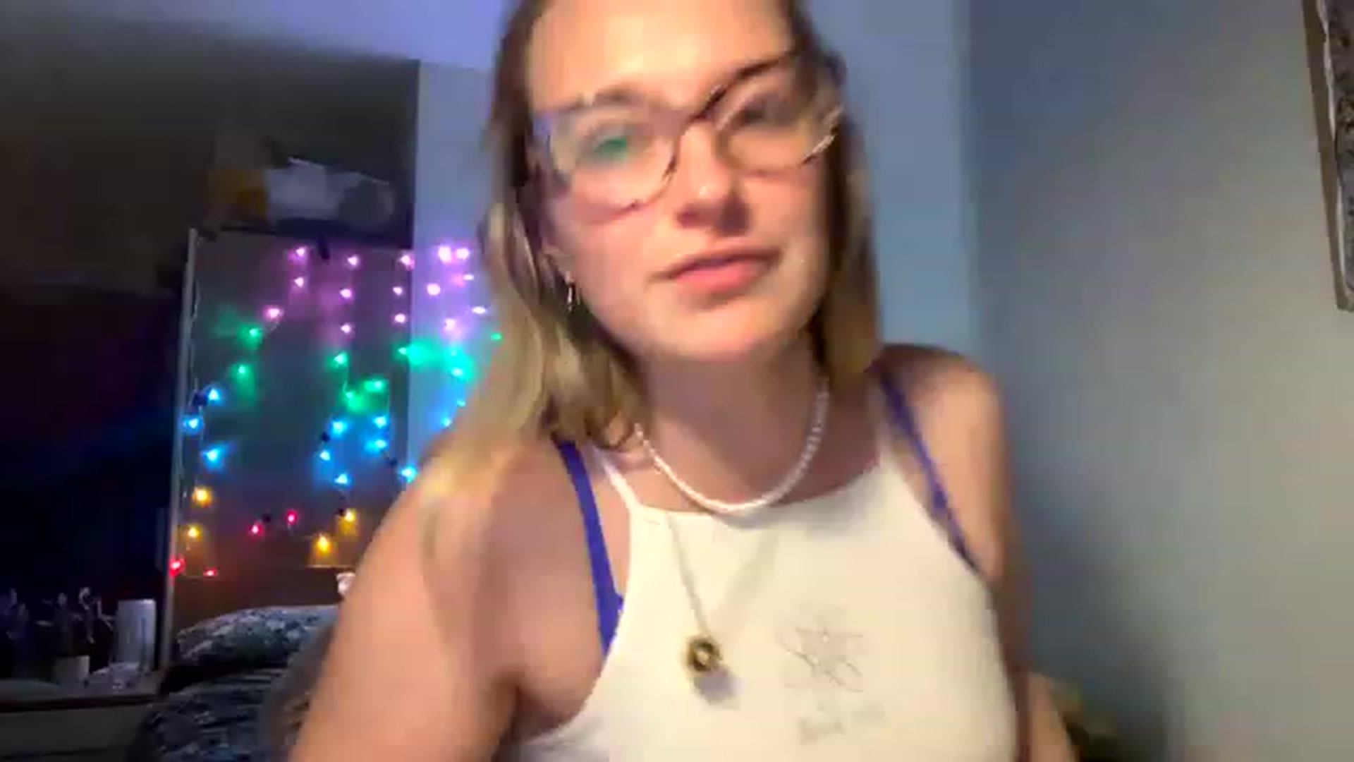 Gallery image thumbnail from CollegeRosiee's myfreecams stream on, 01/30/2023, 20:34 image 8 of 20