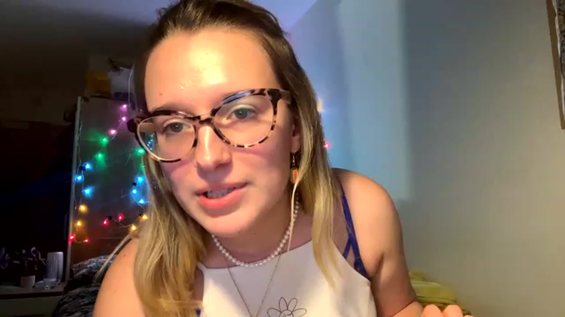 Gallery image thumbnail from CollegeRosiee's myfreecams stream on, 01/30/2023, 20:34 image 9 of 20
