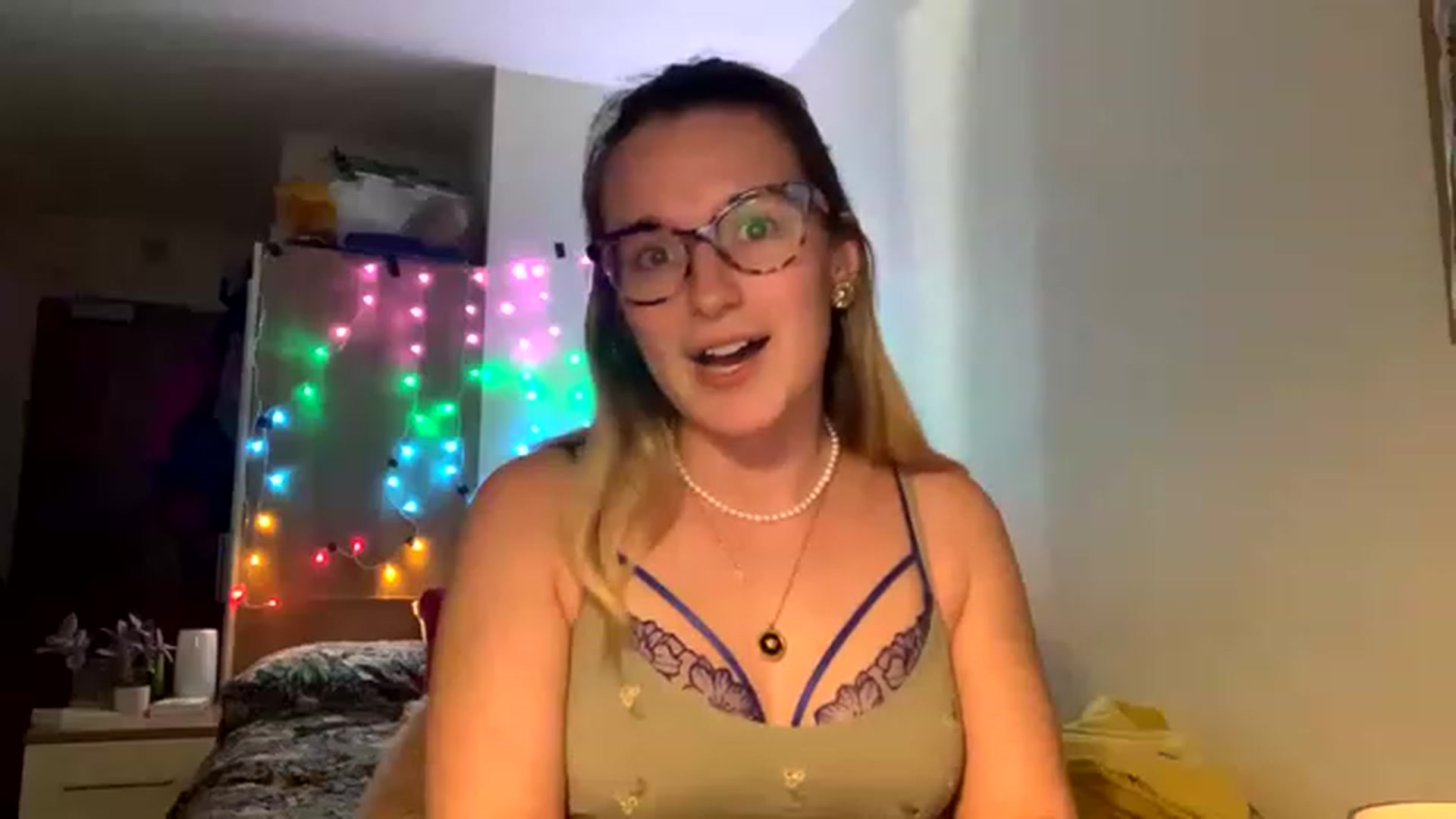 Gallery image thumbnail from CollegeRosiee's myfreecams stream on, 02/01/2023, 21:06 image 7 of 20