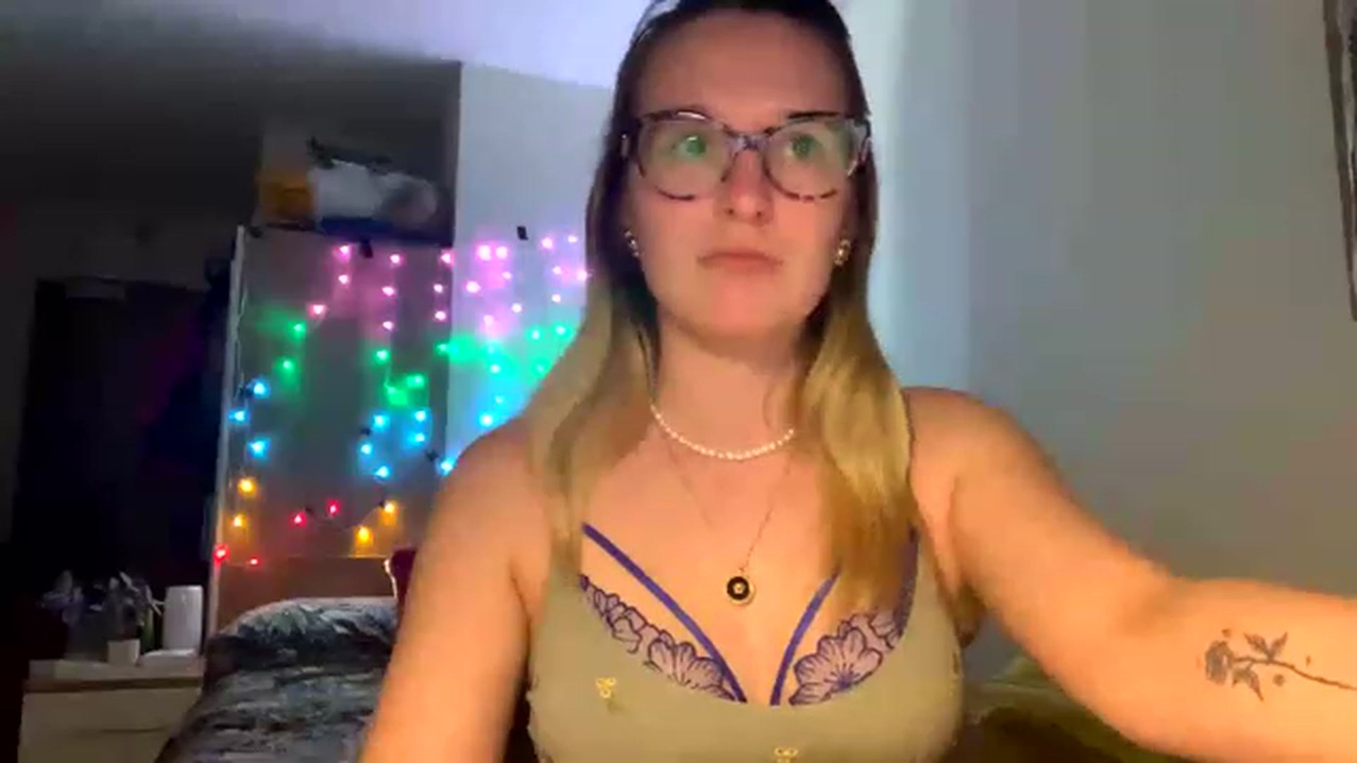Gallery image thumbnail from CollegeRosiee's myfreecams stream on, 02/01/2023, 21:06 image 16 of 20