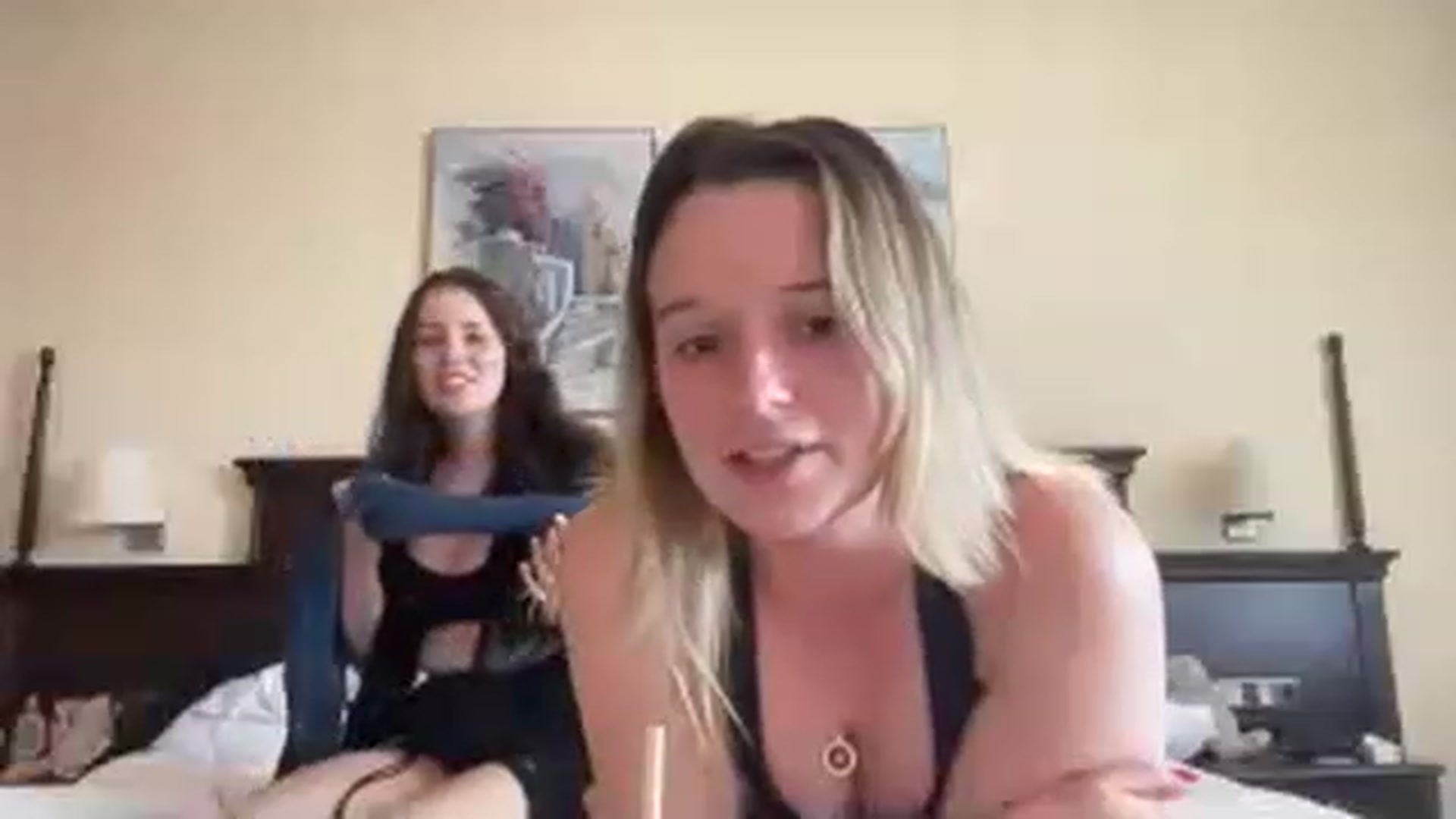 Gallery image thumbnail from CollegeRosiee's myfreecams stream on, 04/16/2023, 18:42 image 3 of 20
