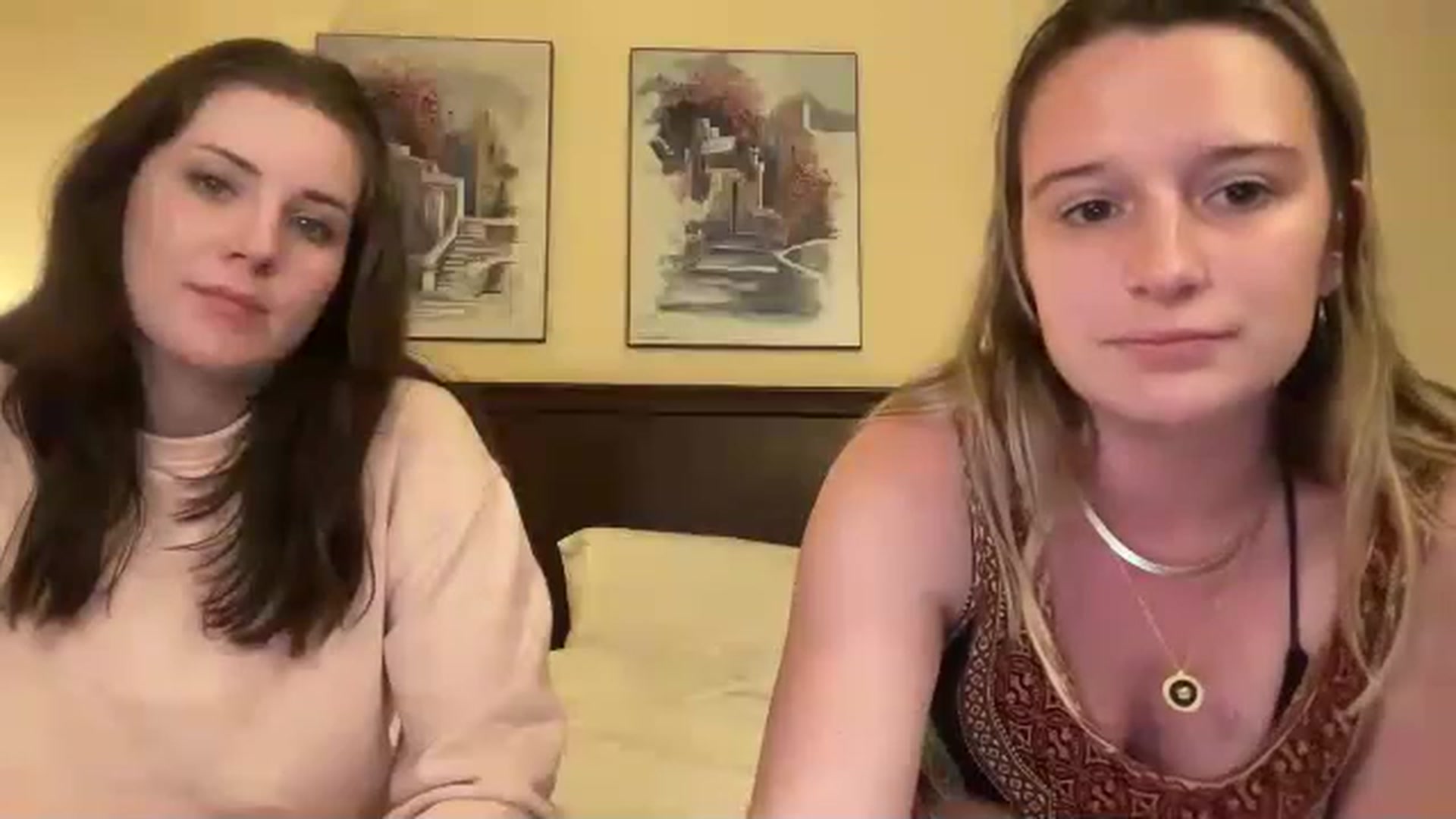 Gallery image thumbnail from CollegeRosiee's myfreecams stream on, 04/17/2023, 20:12 image 8 of 20