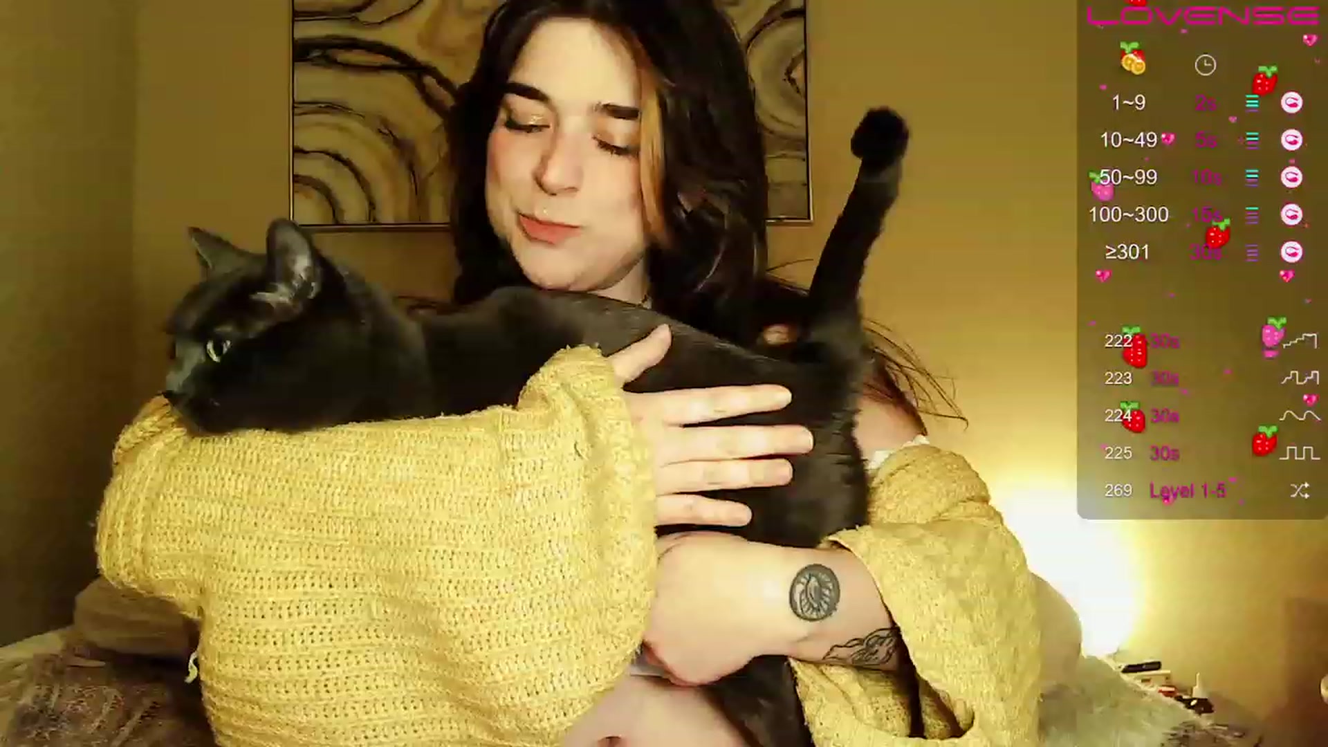 Gallery image thumbnail from ComradeMimi's myfreecams stream on, 12/25/2022, 10:26 image 12 of 20