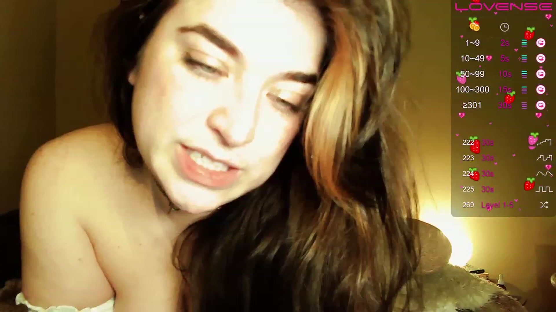 Gallery image thumbnail from ComradeMimi's myfreecams stream on, 12/25/2022, 10:26 image 19 of 20