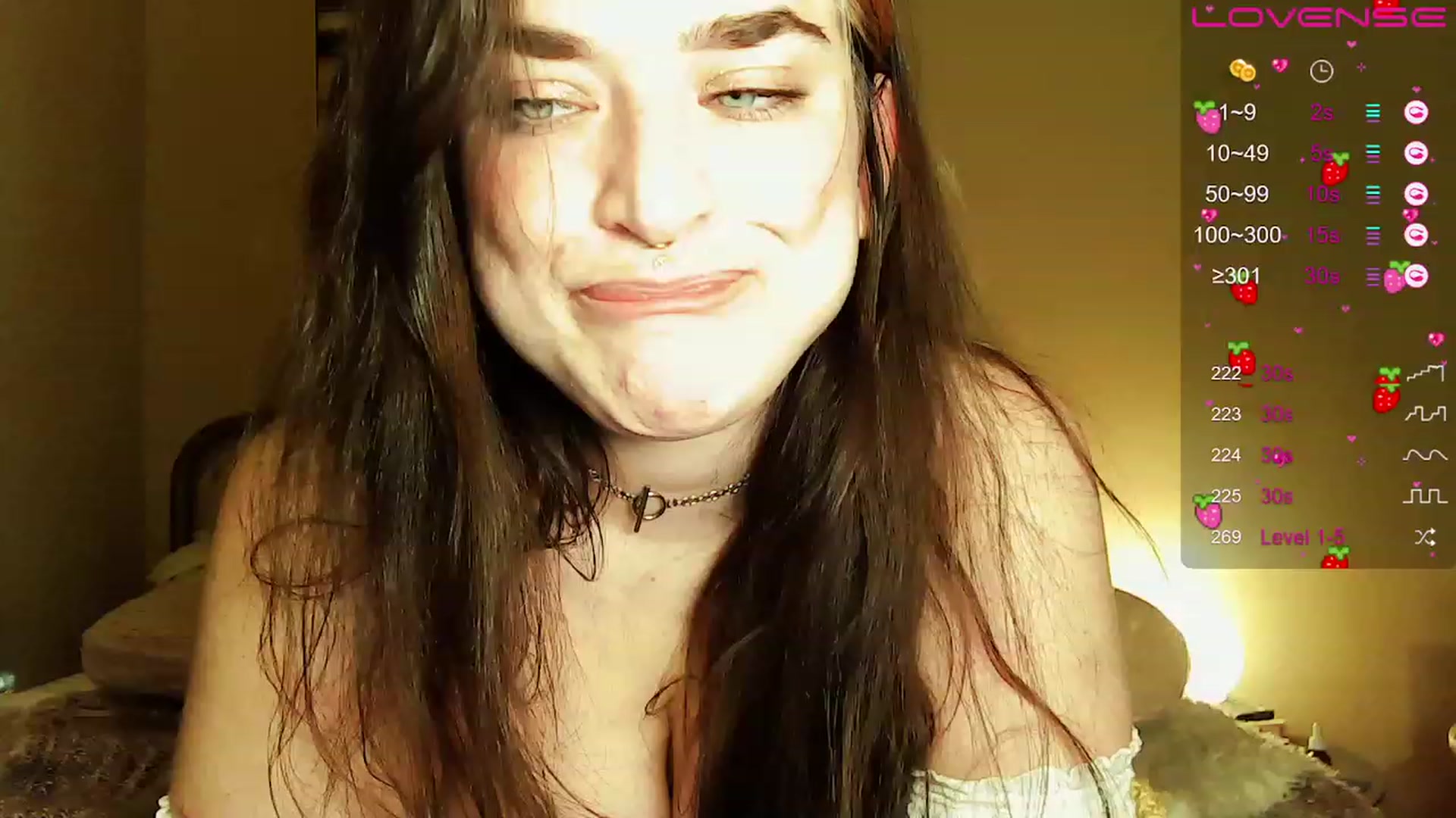 Gallery image thumbnail from ComradeMimi's myfreecams stream on, 12/25/2022, 10:52 image 8 of 20