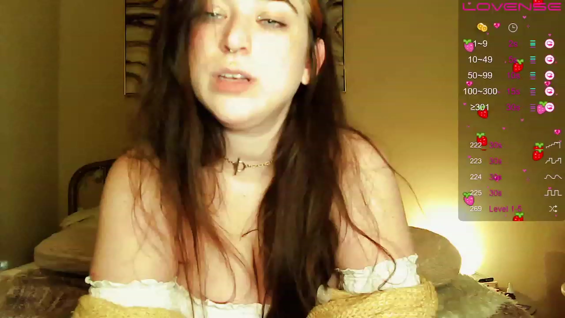 Gallery image thumbnail from ComradeMimi's myfreecams stream on, 12/25/2022, 10:52 image 6 of 20