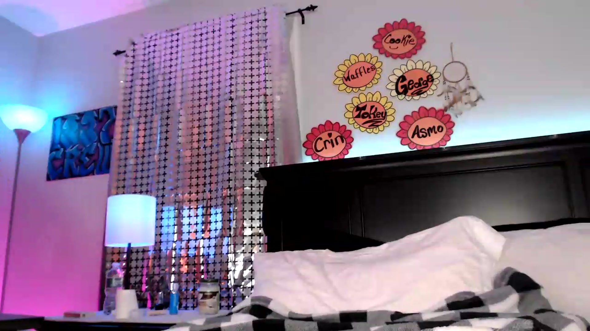 Gallery image thumbnail from CookieCapone's myfreecams stream on, 06/13/2026, 07:19 image 16 of 20