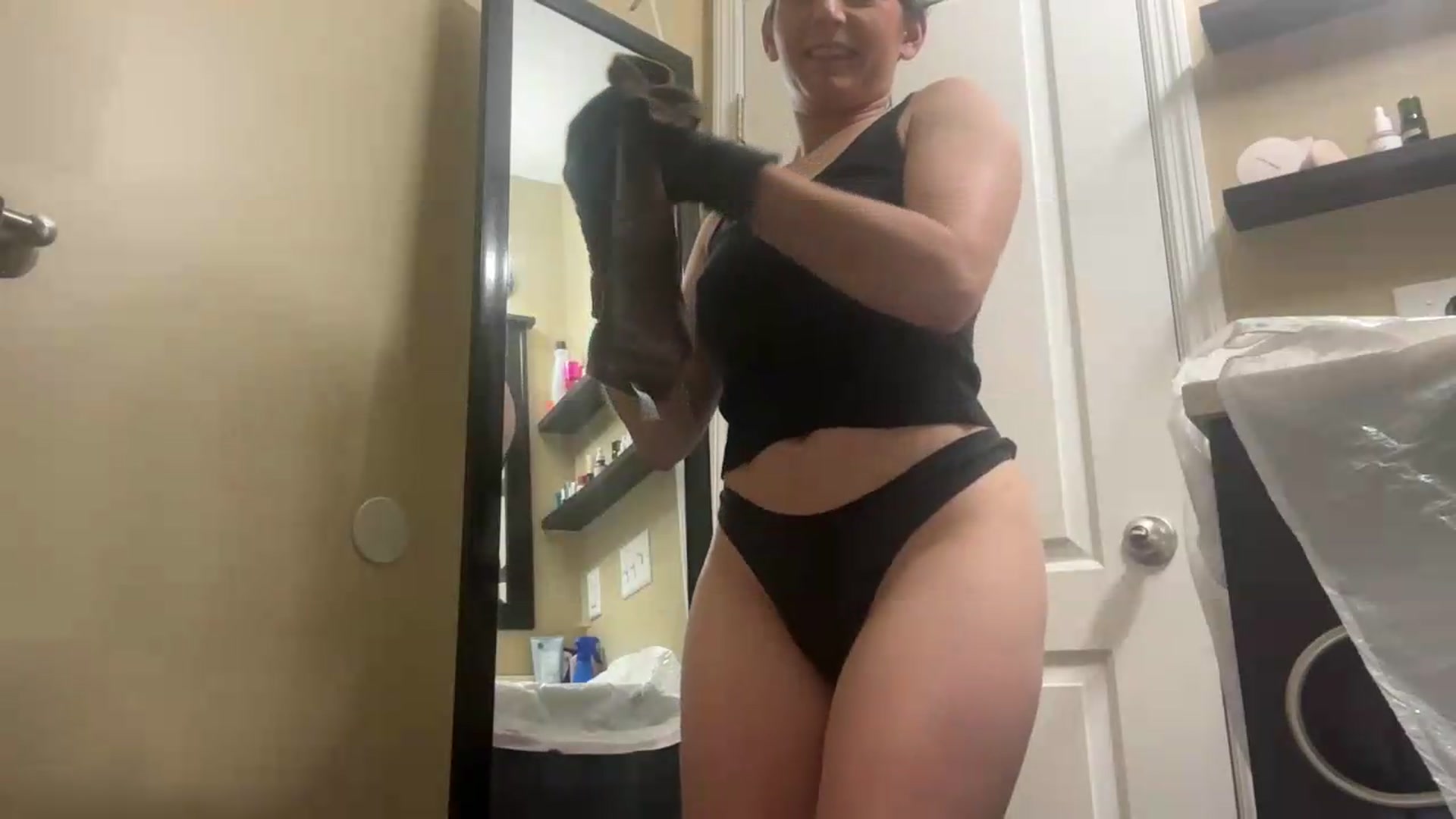 Gallery image thumbnail from CookieCapone's myfreecams stream on, 07/19/2026, 06:12 image 4 of 20