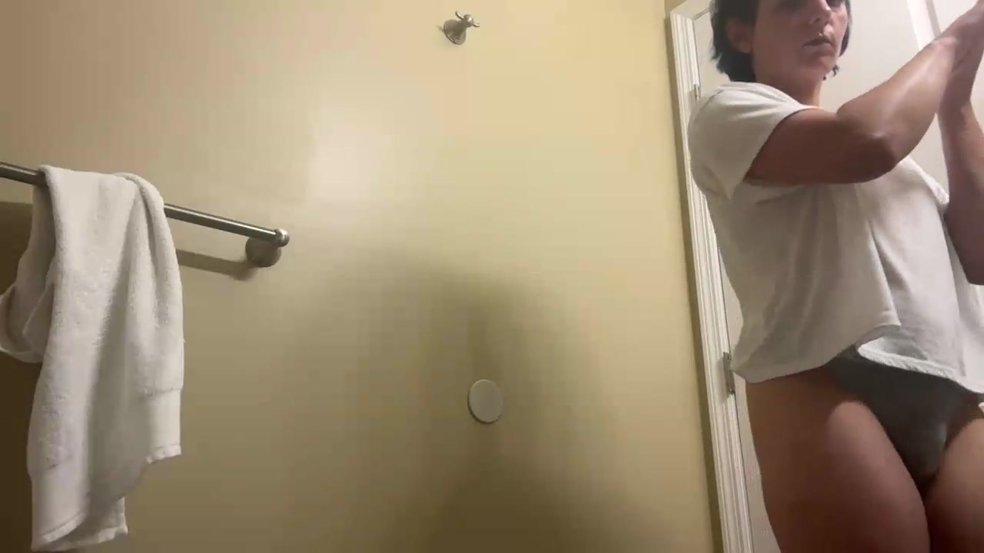 Gallery image thumbnail from CookieCapone's myfreecams stream on, 07/24/2026, 06:47 image 9 of 20