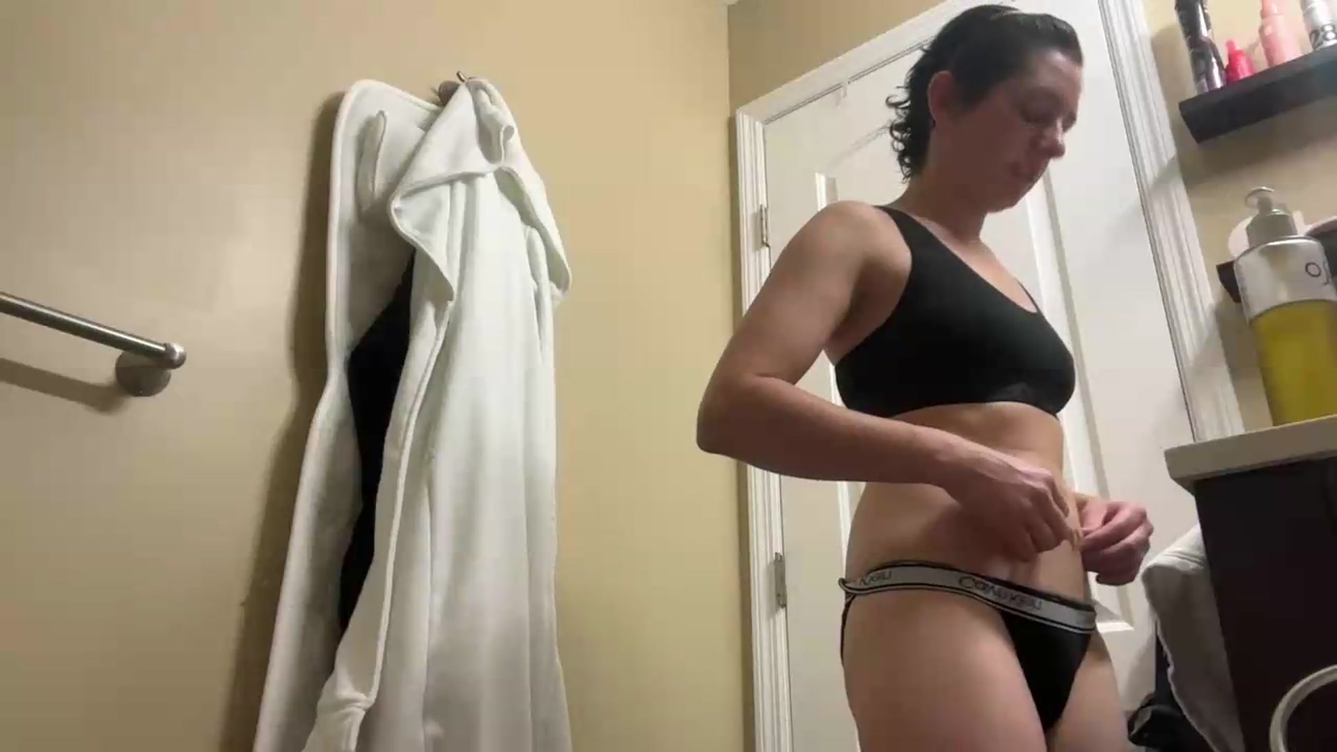 Gallery image thumbnail from CookieCapone's myfreecams stream on, 08/04/2026, 07:14 image 17 of 20