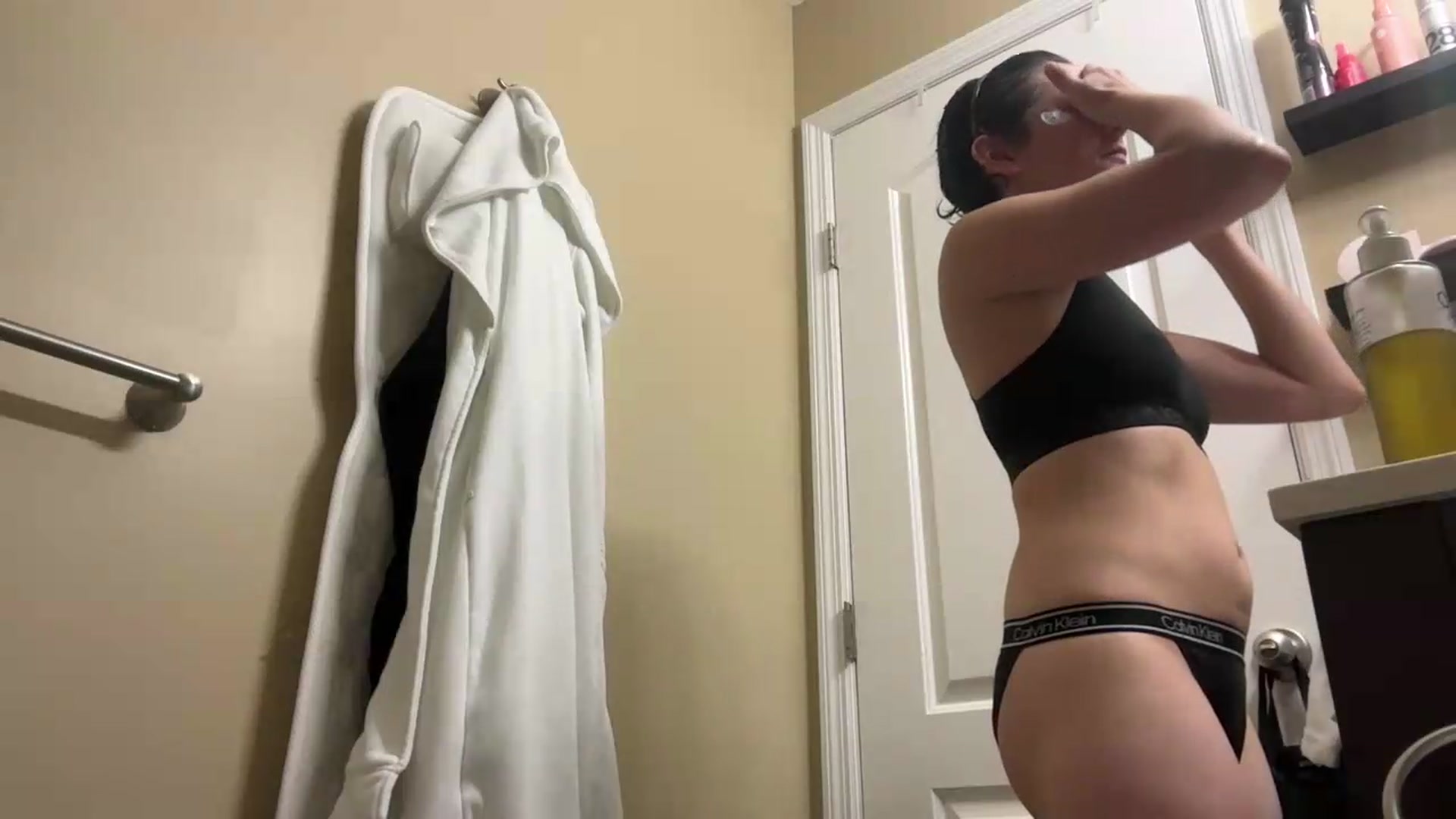 Gallery image thumbnail from CookieCapone's myfreecams stream on, 08/04/2026, 07:14 image 12 of 20