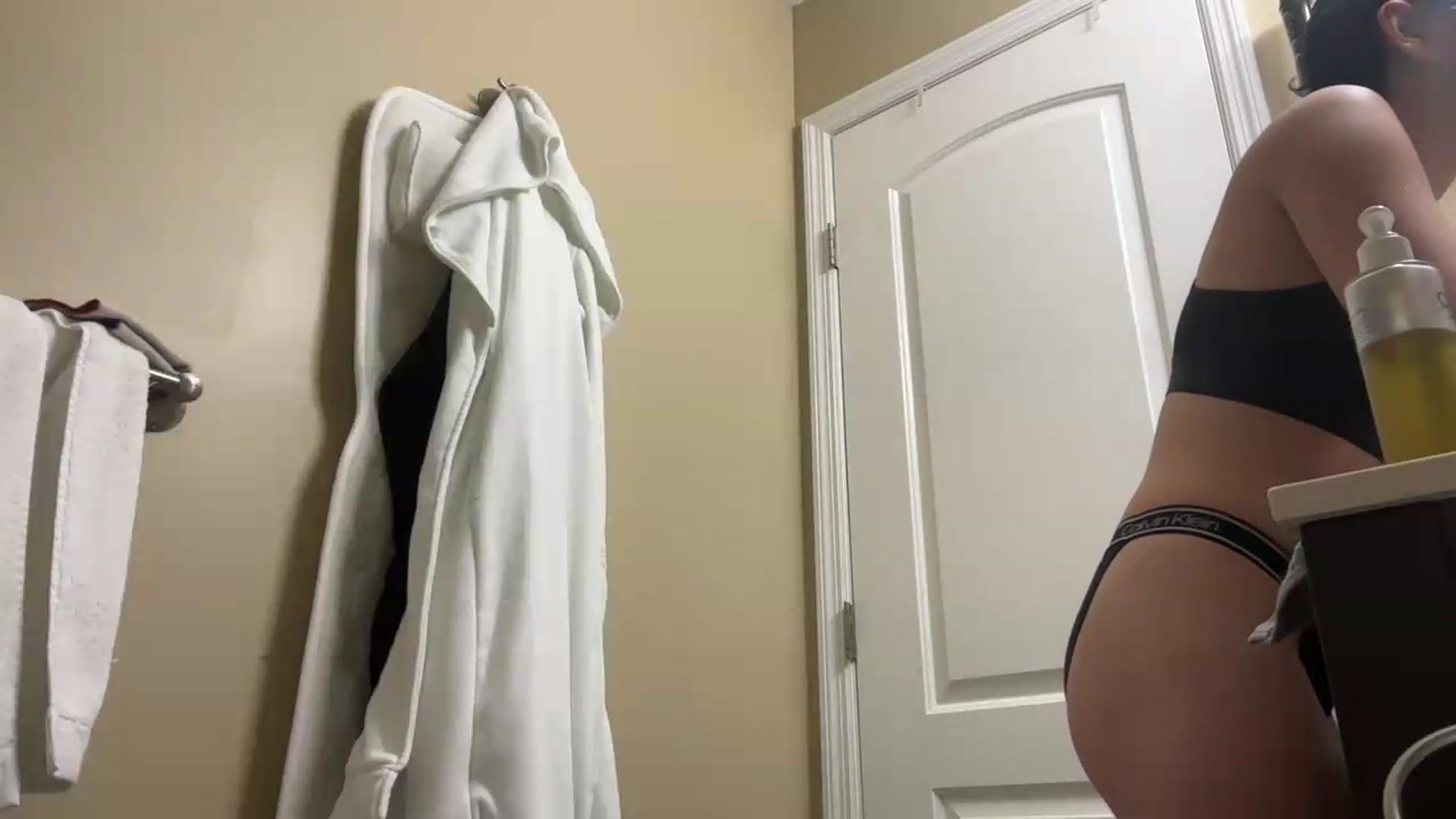 Gallery image thumbnail from CookieCapone's myfreecams stream on, 08/04/2026, 07:14 image 5 of 20