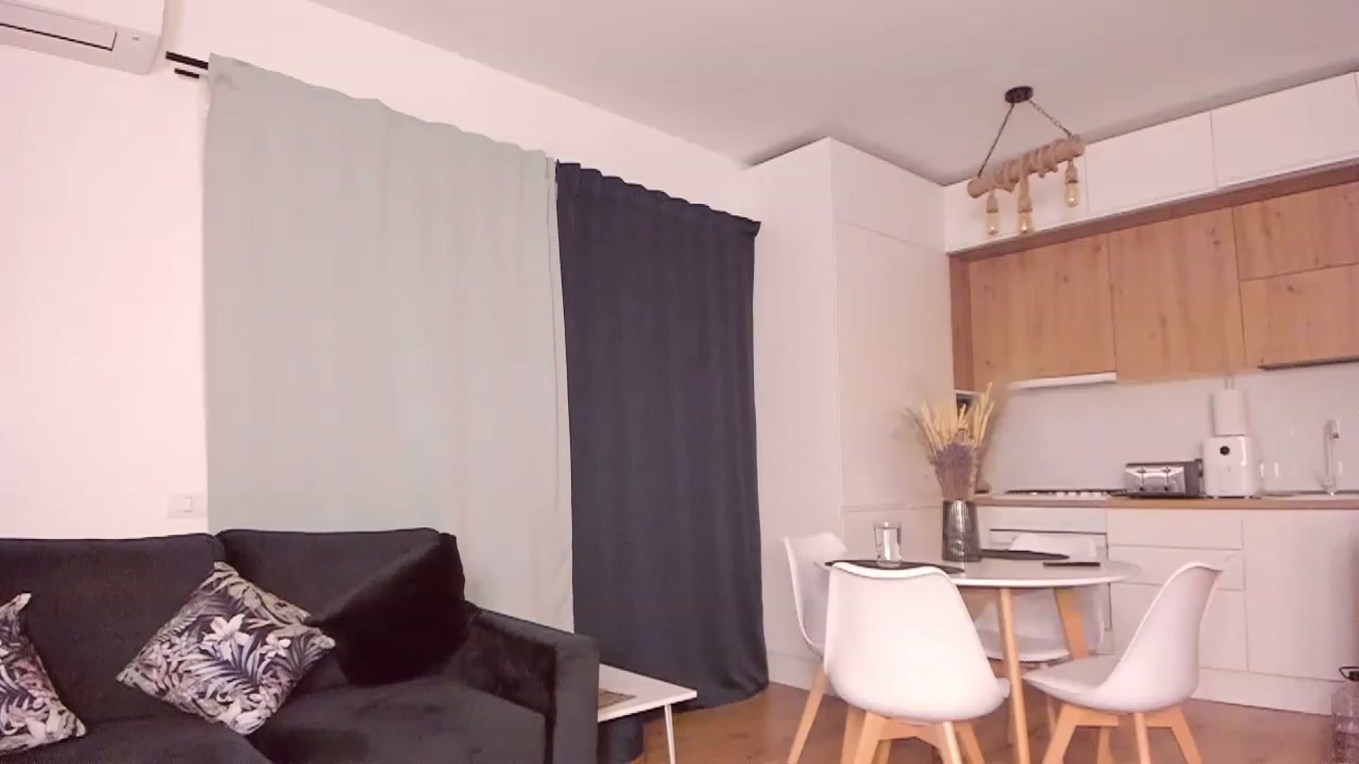 Gallery image thumbnail from CoolElissa's myfreecams stream on, 11/23/2022, 03:39 image 18 of 20