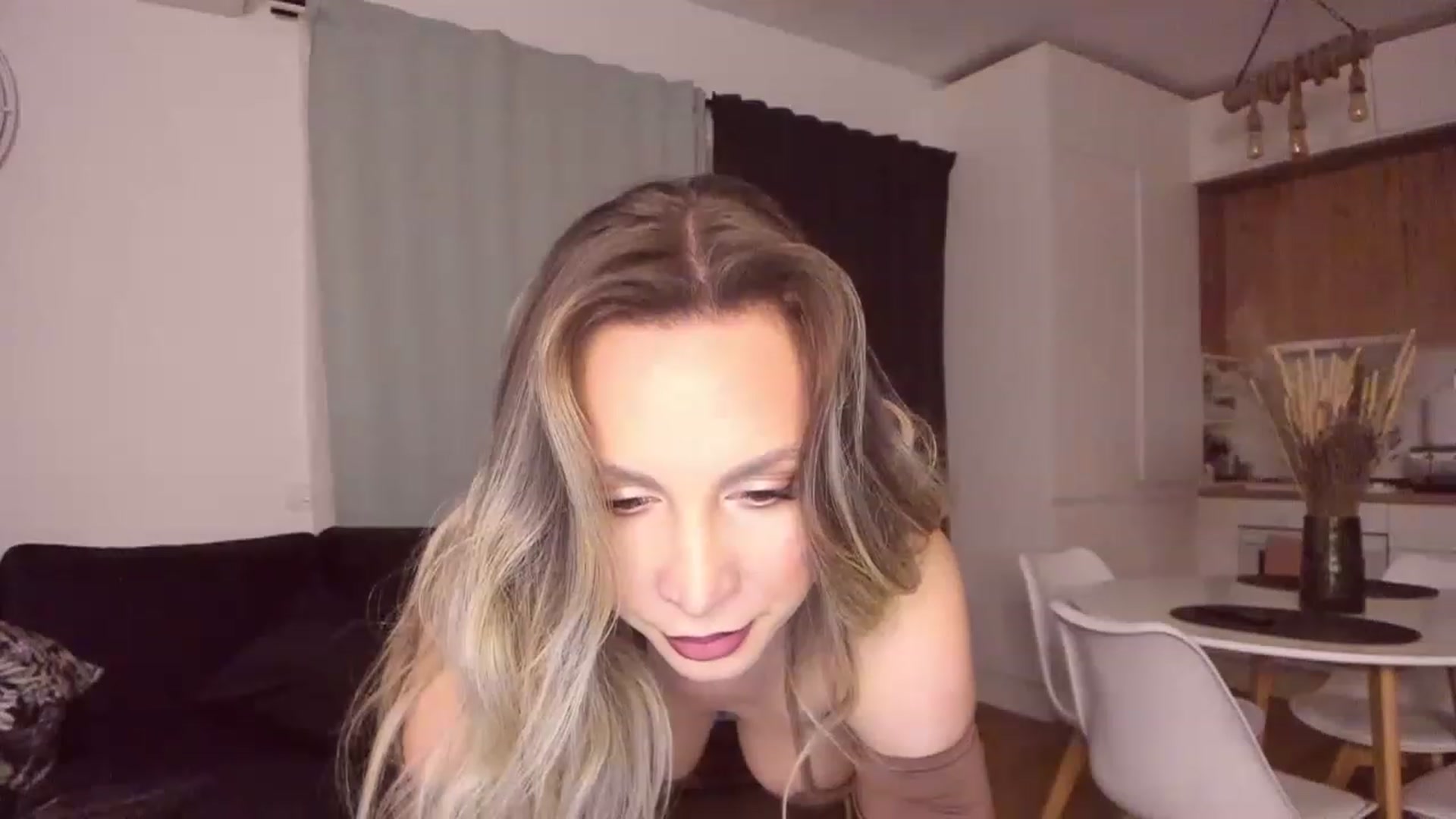 Gallery image thumbnail from CoolElissa's myfreecams stream on, 11/29/2022, 03:30 image 11 of 20