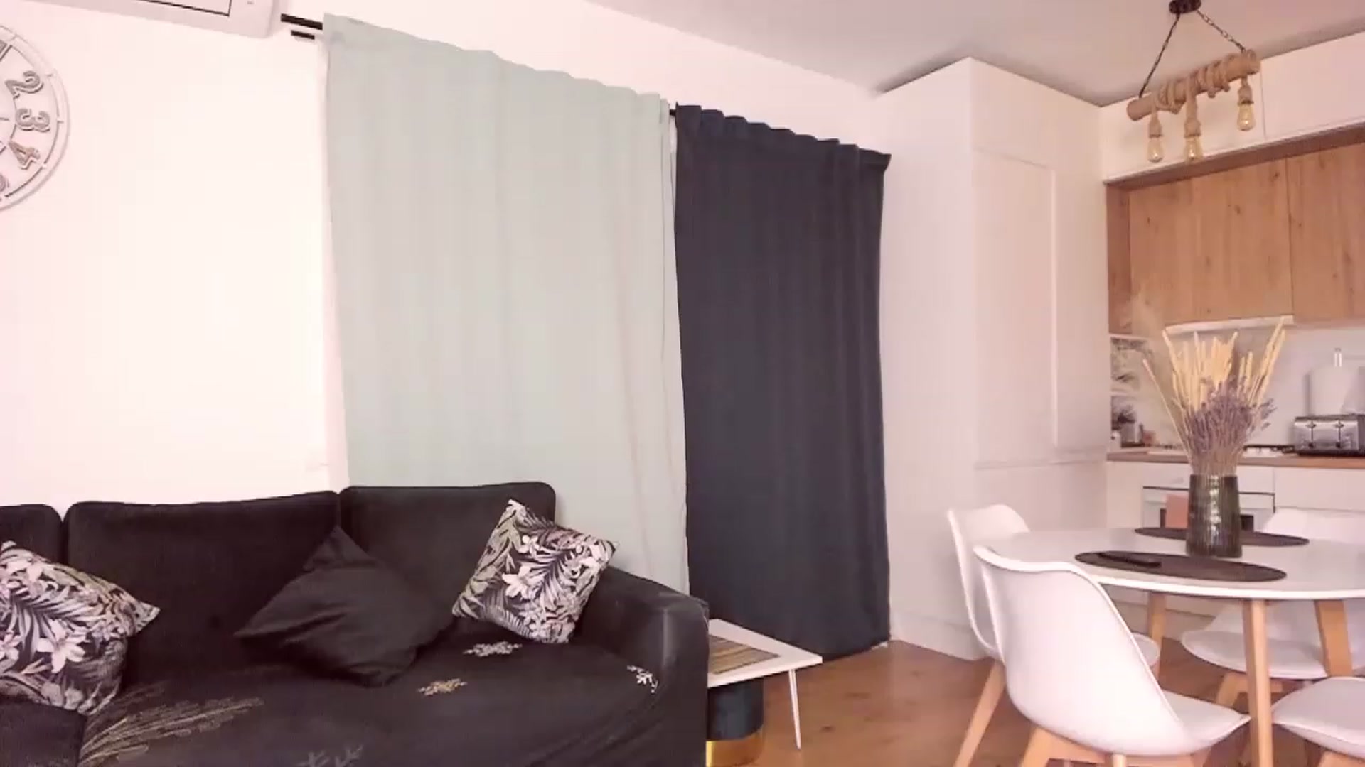 Gallery image thumbnail from CoolElissa's myfreecams stream on, 11/29/2022, 03:30 image 8 of 20
