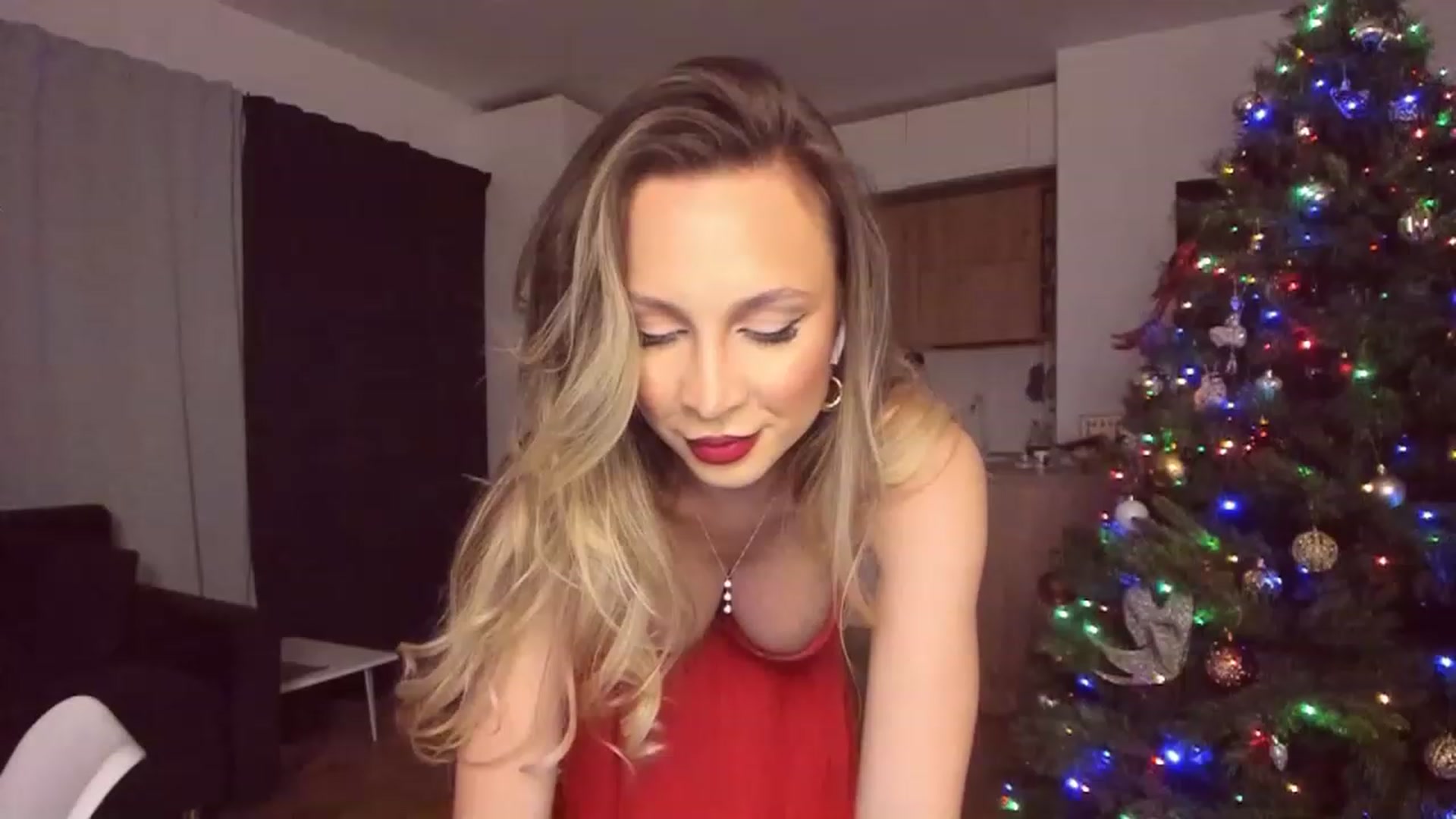 Gallery image thumbnail from CoolElissa's myfreecams stream on, 12/08/2022, 04:25 image 6 of 20