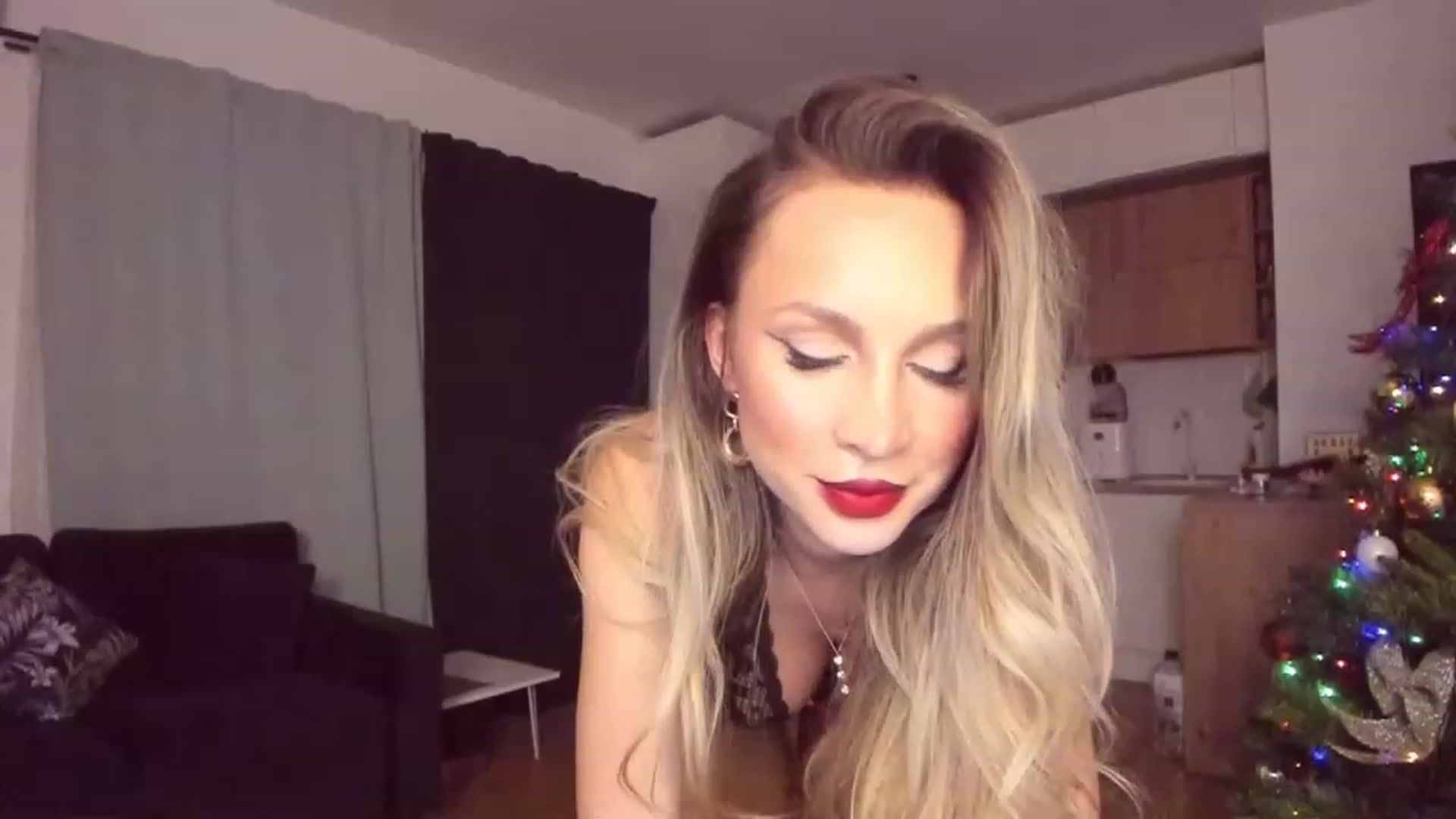 Gallery image thumbnail from CoolElissa's myfreecams stream on, 12/08/2022, 05:49 image 1 of 20