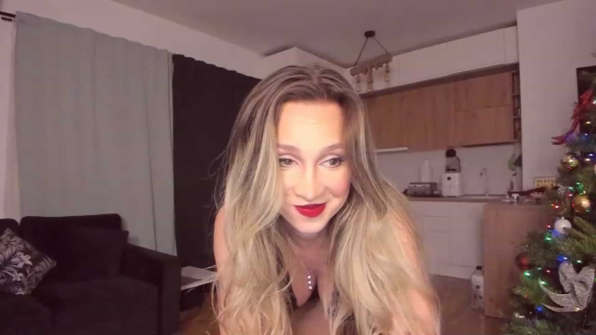 Gallery image thumbnail from CoolElissa's myfreecams stream on, 12/08/2022, 05:49 image 4 of 20