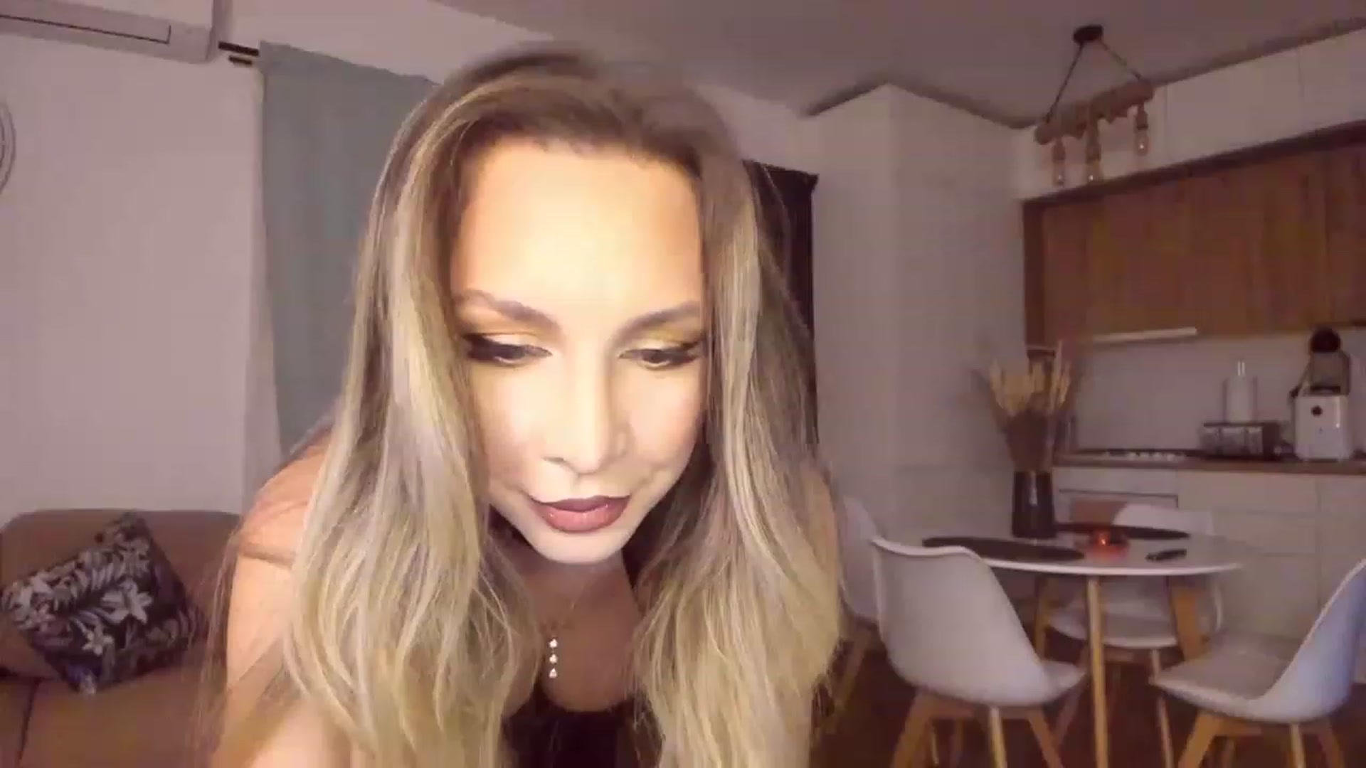 Gallery image thumbnail from CoolElissa's myfreecams stream on, 12/10/2022, 02:40 image 20 of 20