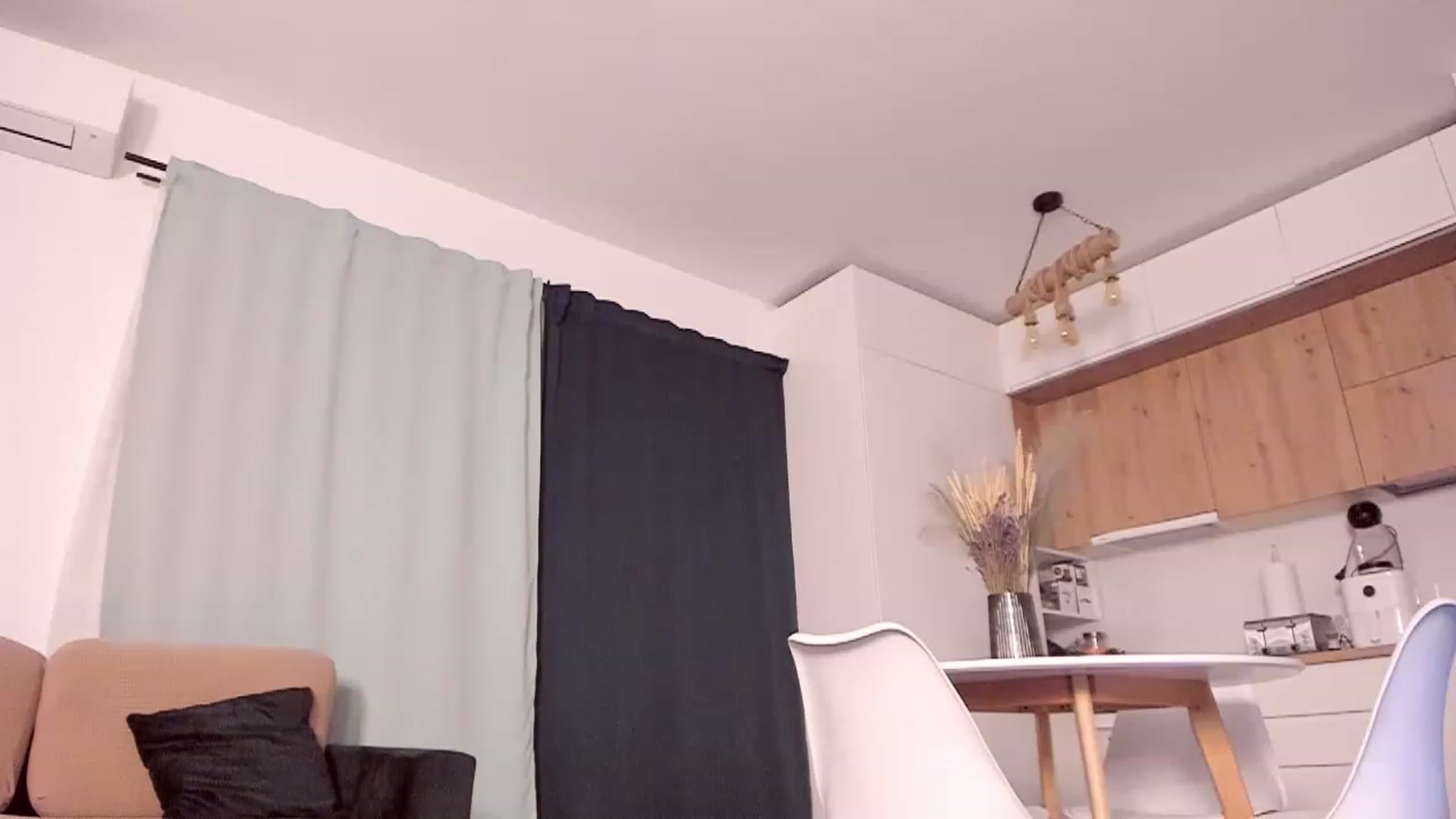 Gallery image thumbnail from CoolElissa's myfreecams stream on, 12/10/2022, 04:07 image 12 of 20