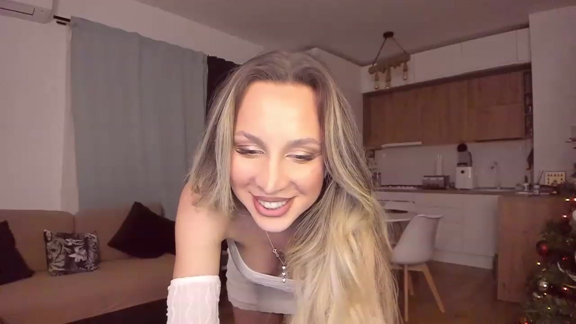 Gallery image thumbnail from CoolElissa's myfreecams stream on, 12/15/2022, 05:29 image 20 of 20