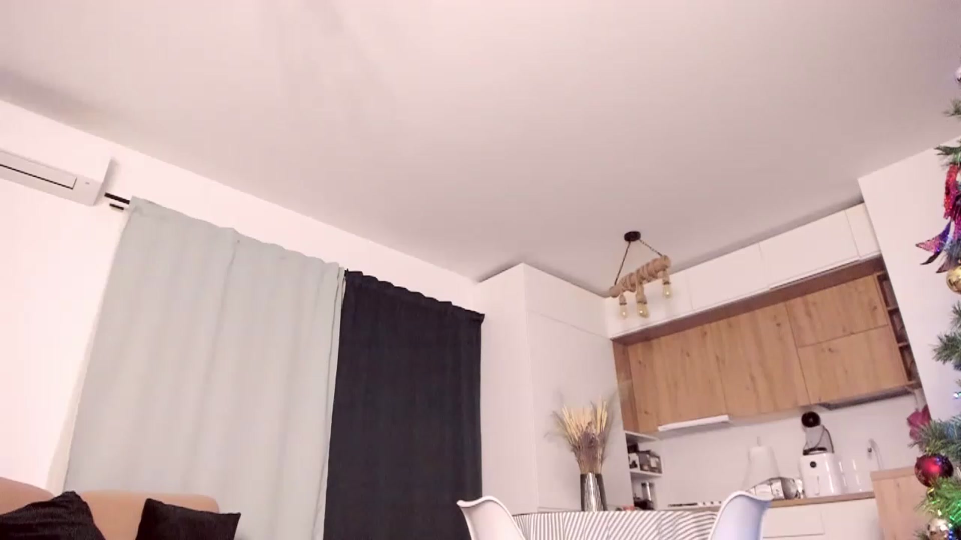 Gallery image thumbnail from CoolElissa's myfreecams stream on, 12/19/2022, 03:17 image 19 of 20