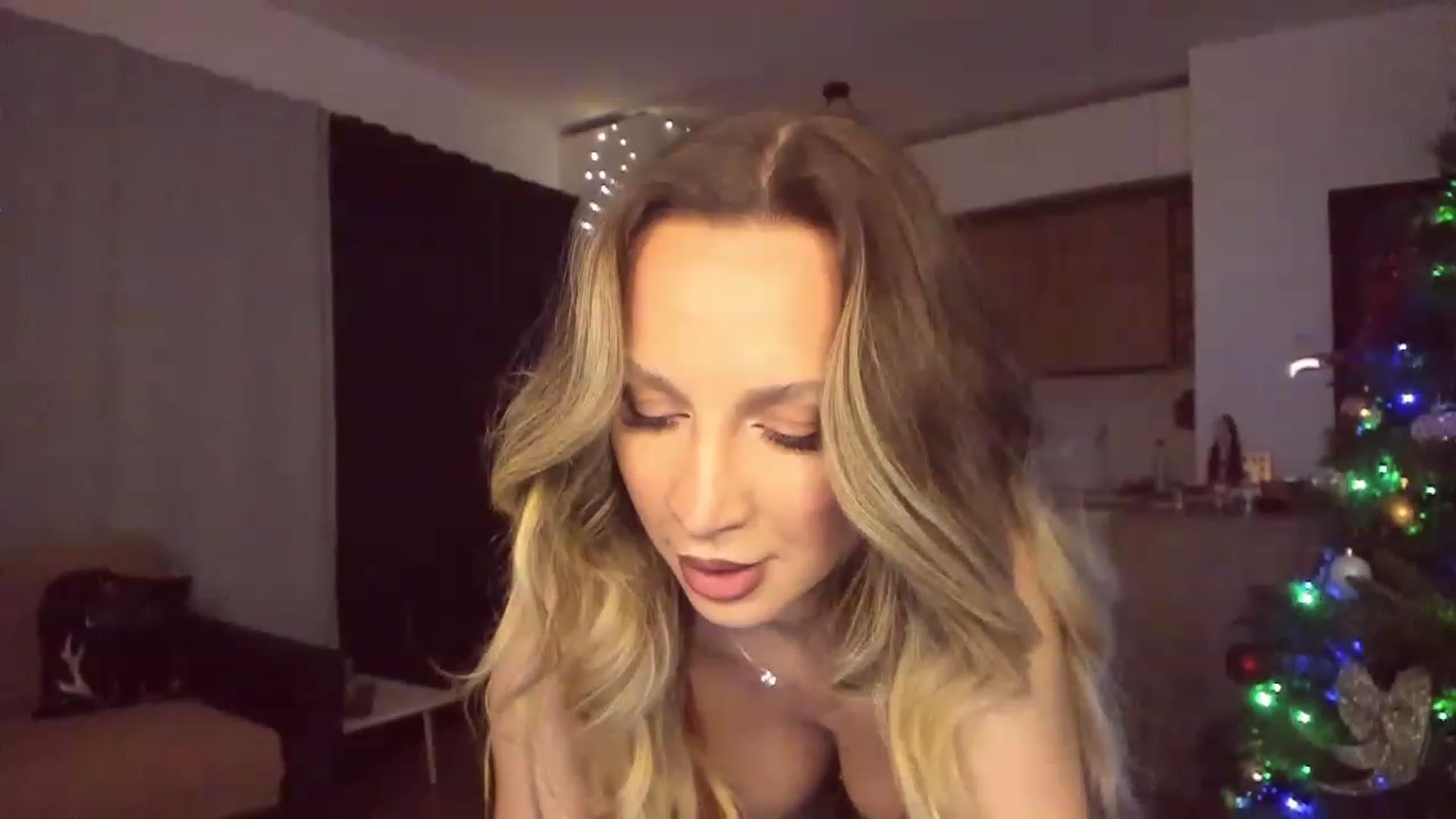 Gallery image thumbnail from CoolElissa's myfreecams stream on, 12/23/2022, 03:02 image 20 of 20
