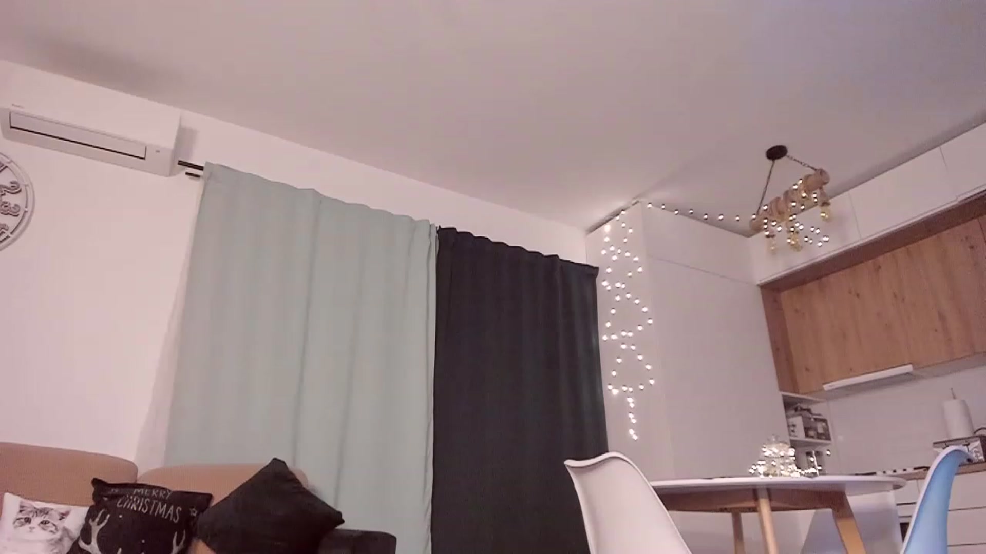 Gallery image thumbnail from CoolElissa's myfreecams stream on, 01/04/2023, 03:53 image 17 of 20