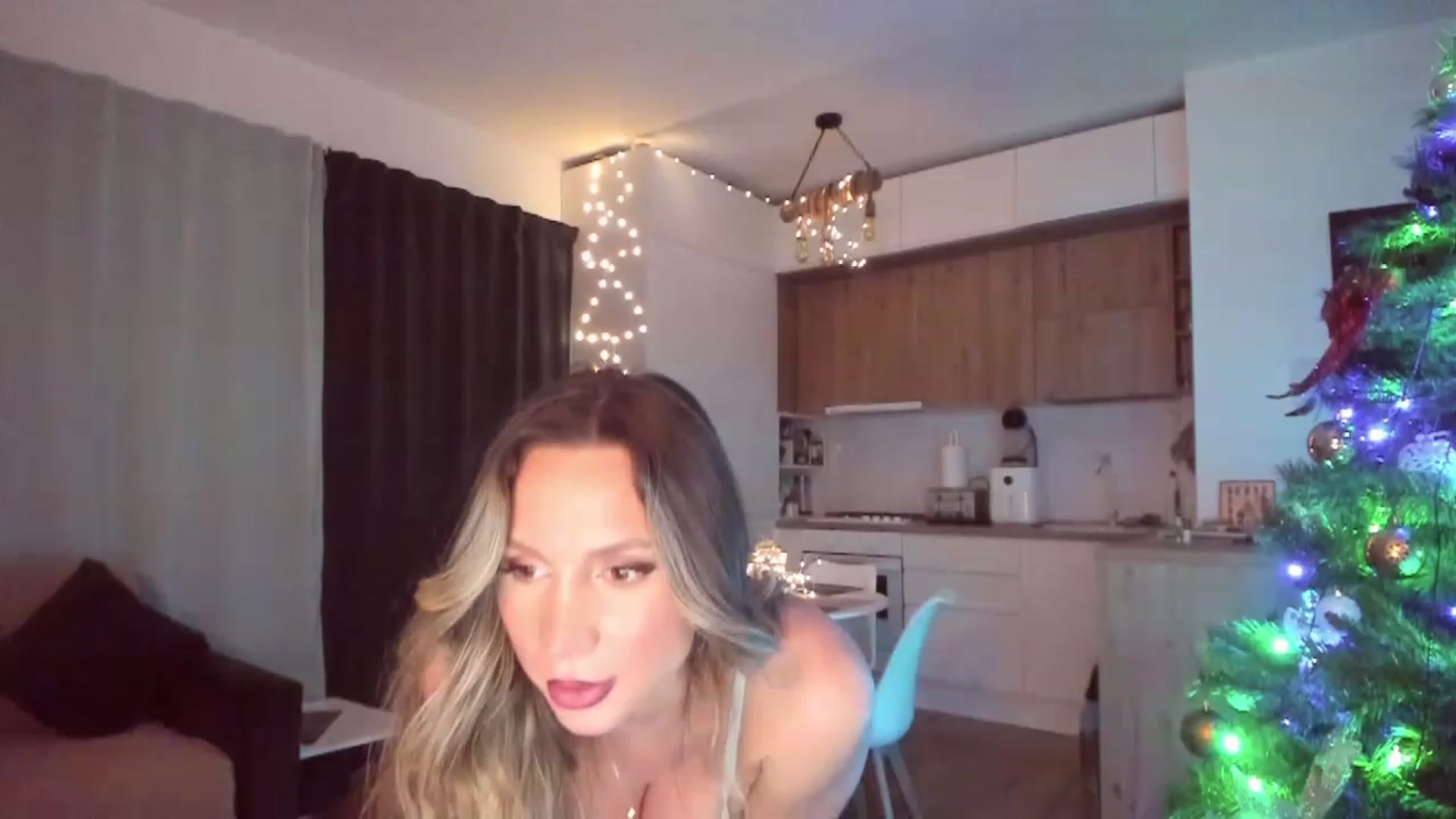 Gallery image thumbnail from CoolElissa's myfreecams stream on, 01/04/2023, 06:06 image 10 of 20
