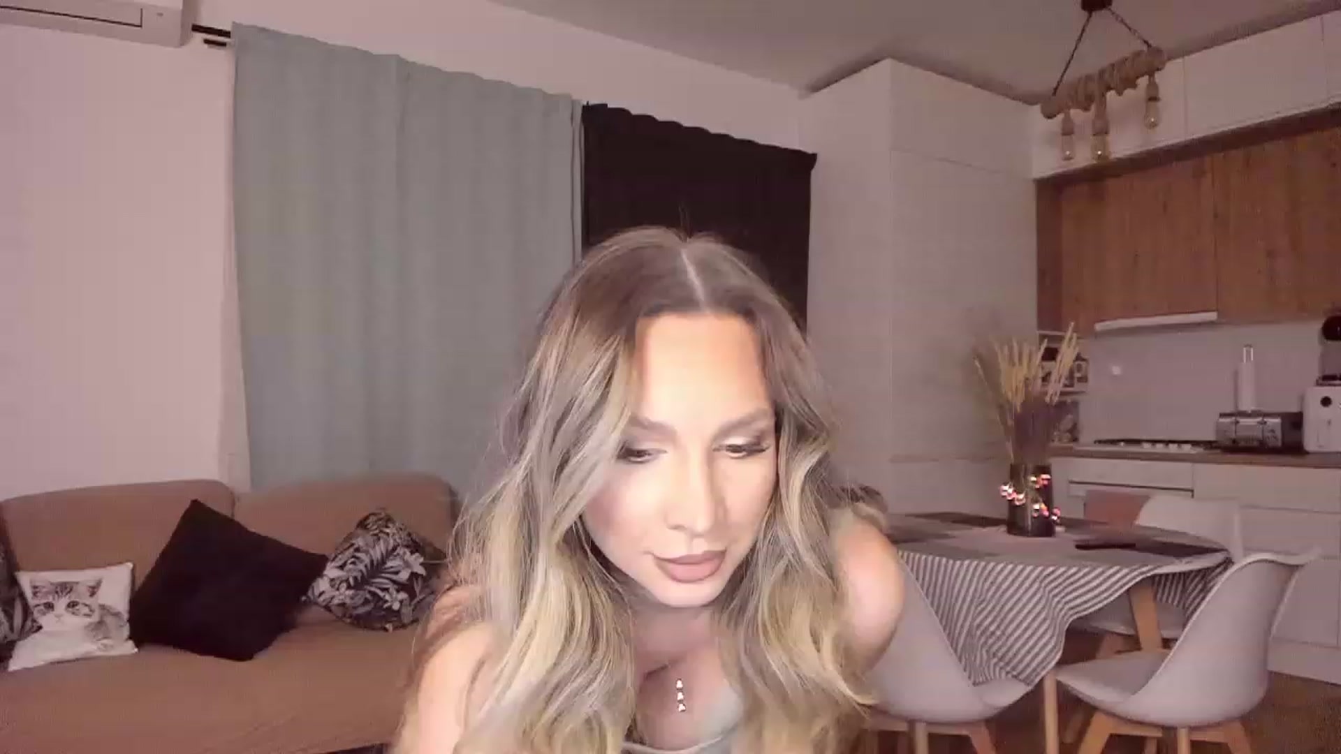 Gallery image thumbnail from CoolElissa's myfreecams stream on, 01/12/2023, 01:24 image 1 of 20