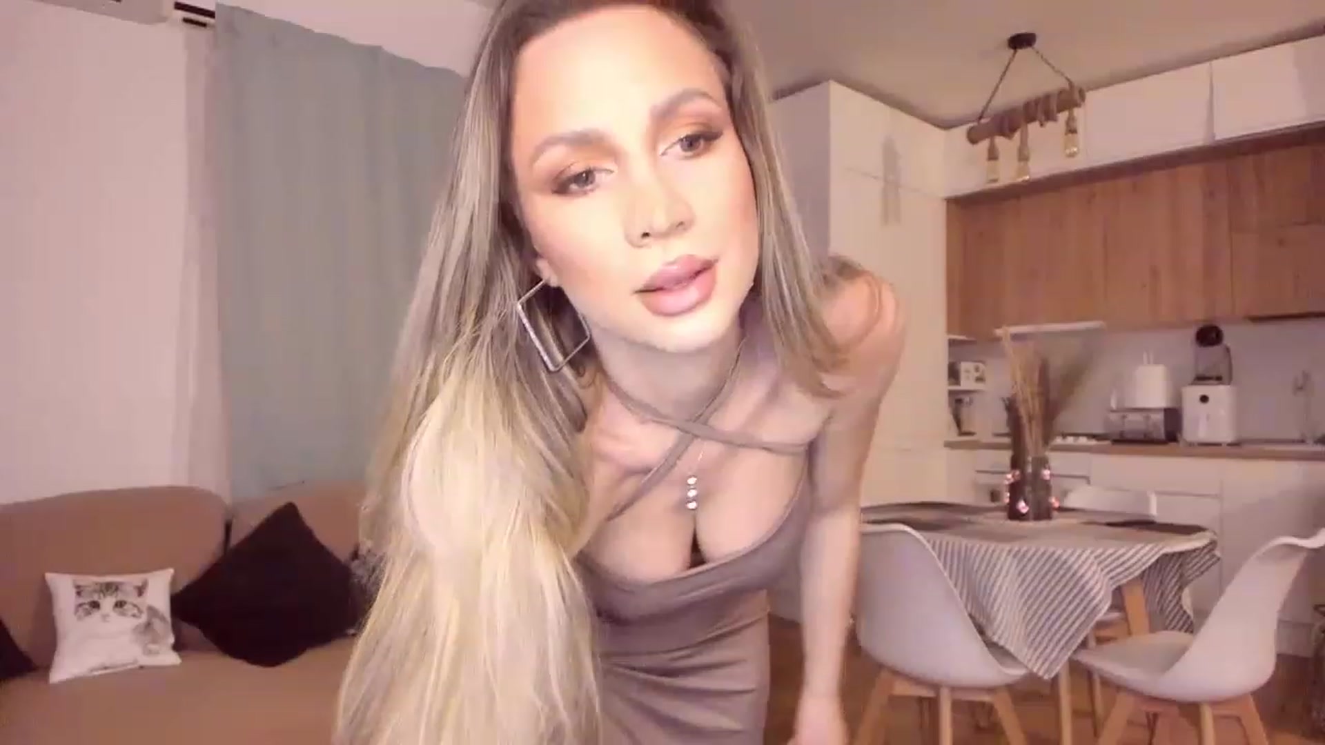 Gallery image thumbnail from CoolElissa's myfreecams stream on, 01/15/2023, 07:21 image 3 of 20