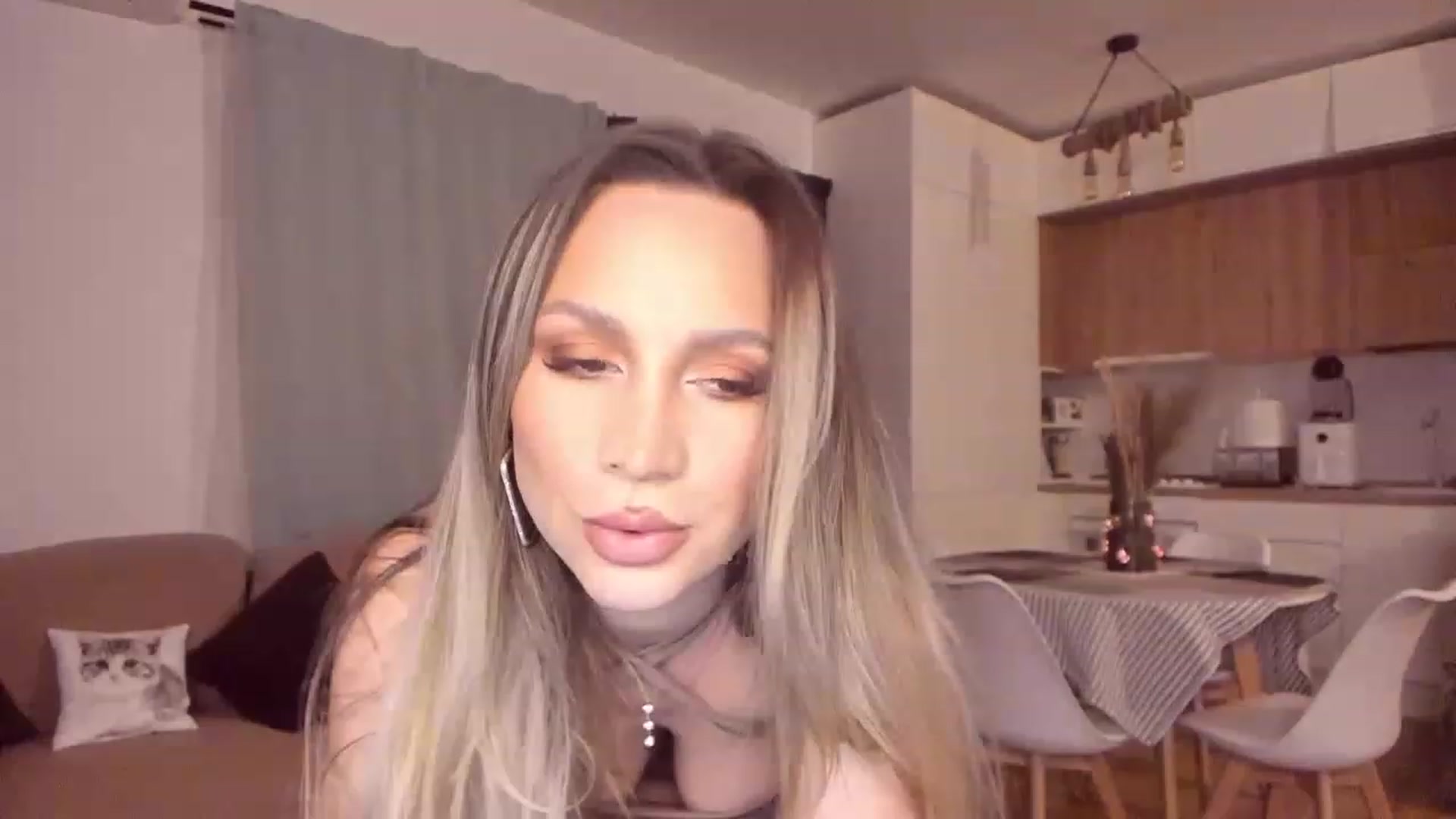 Gallery image thumbnail from CoolElissa's myfreecams stream on, 01/15/2023, 07:21 image 2 of 20