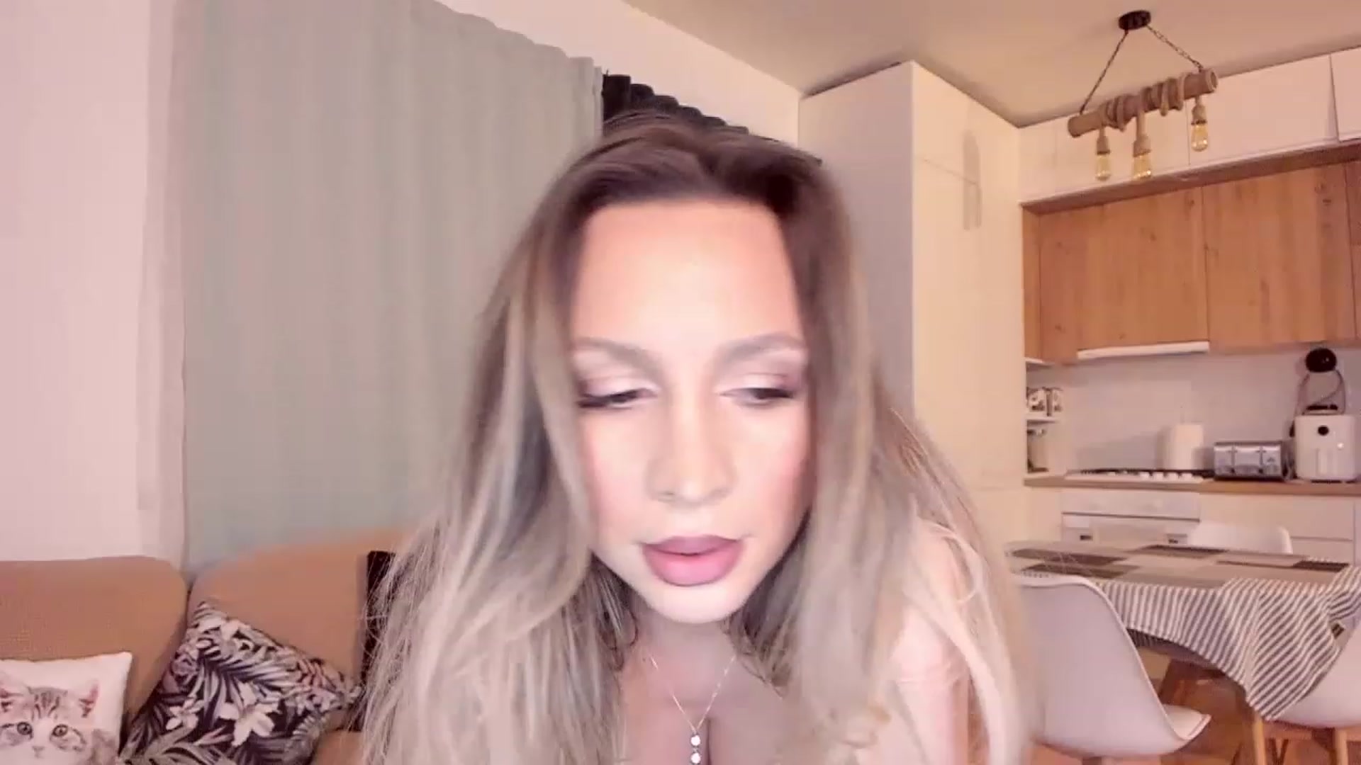 Gallery image thumbnail from CoolElissa's myfreecams stream on, 01/20/2023, 06:16 image 6 of 20