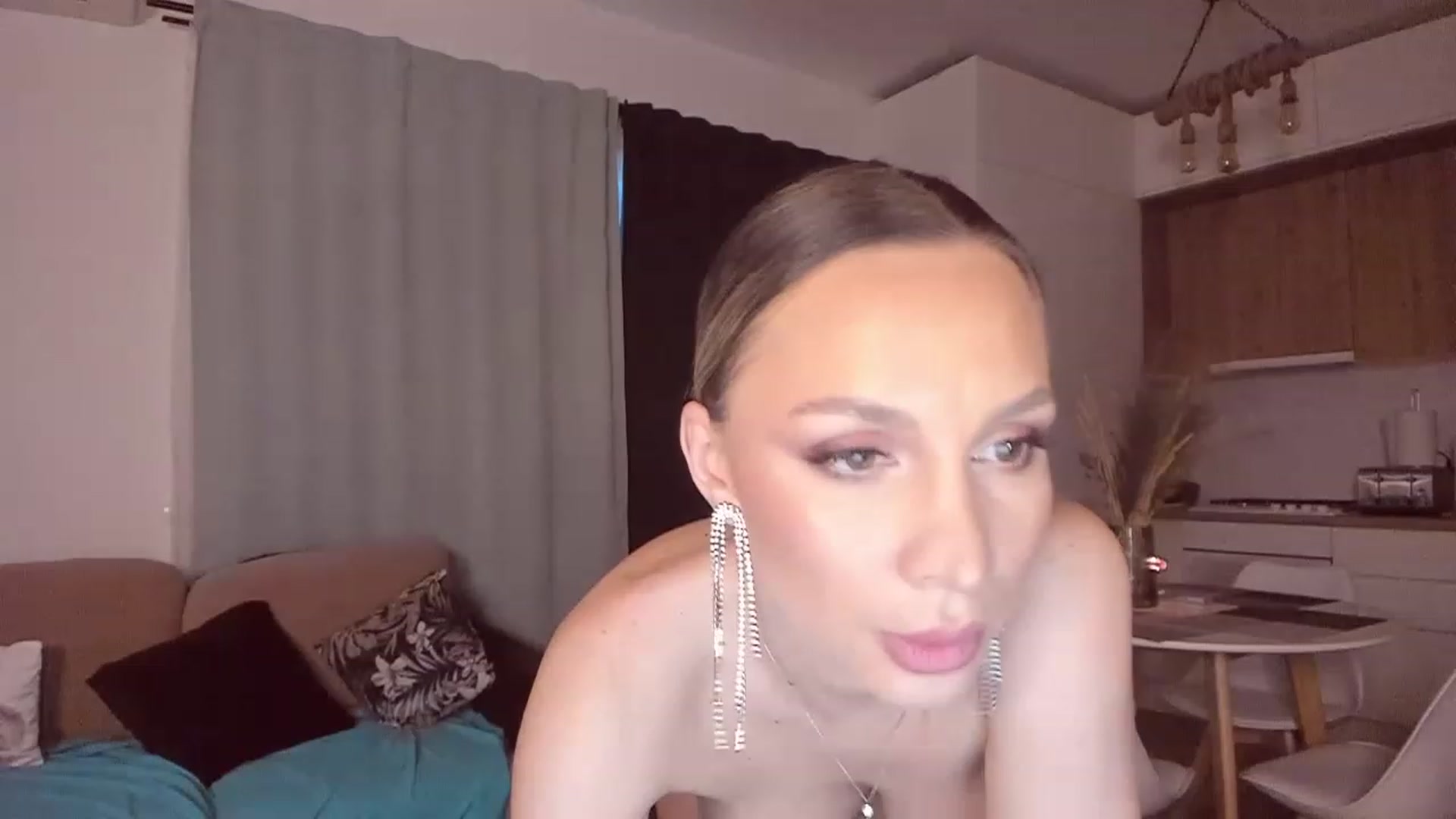 Gallery image thumbnail from CoolElissa's myfreecams stream on, 01/28/2023, 07:30 image 11 of 20