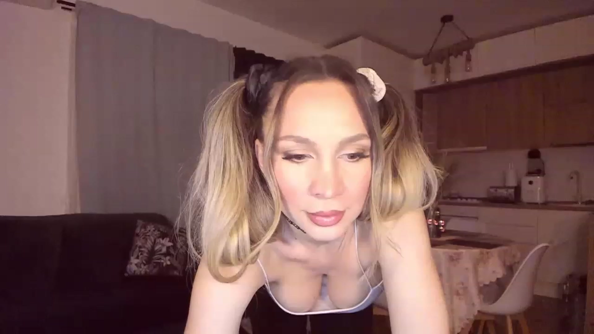 Gallery image thumbnail from CoolElissa's myfreecams stream on, 02/18/2023, 05:10 image 6 of 20