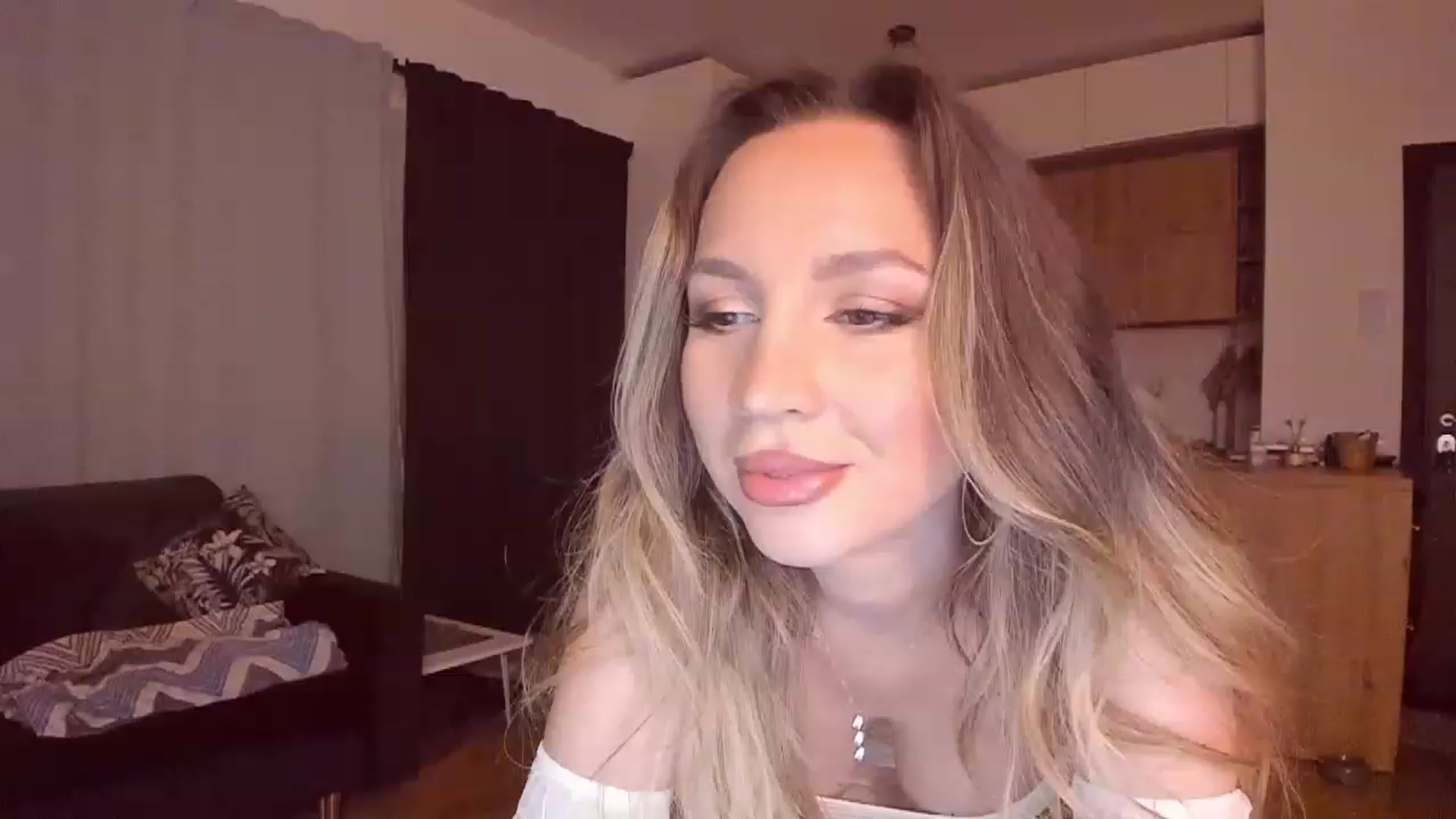 Gallery image thumbnail from CoolElissa's myfreecams stream on, 02/27/2023, 02:37 image 14 of 20