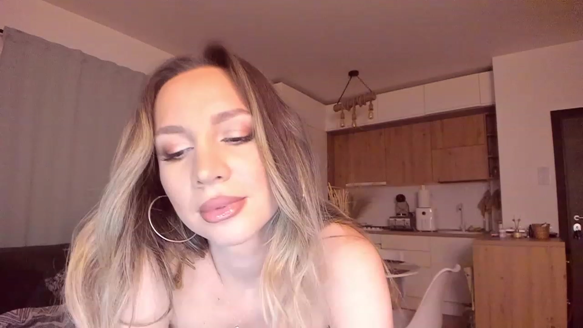 Gallery image thumbnail from CoolElissa's myfreecams stream on, 02/27/2023, 03:41 image 2 of 20