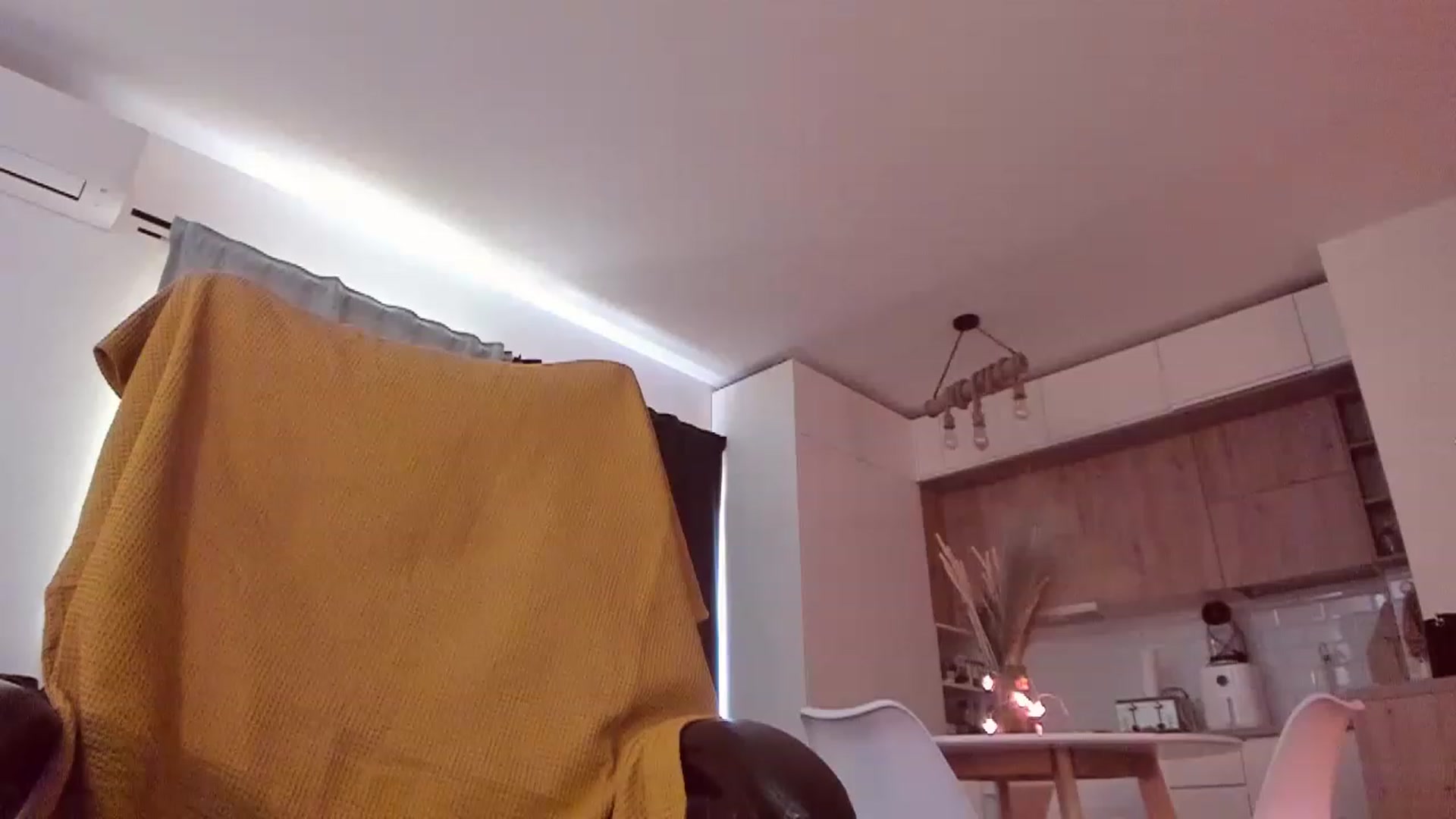 Gallery image thumbnail from CoolElissa's myfreecams stream on, 03/19/2023, 07:10 image 18 of 20