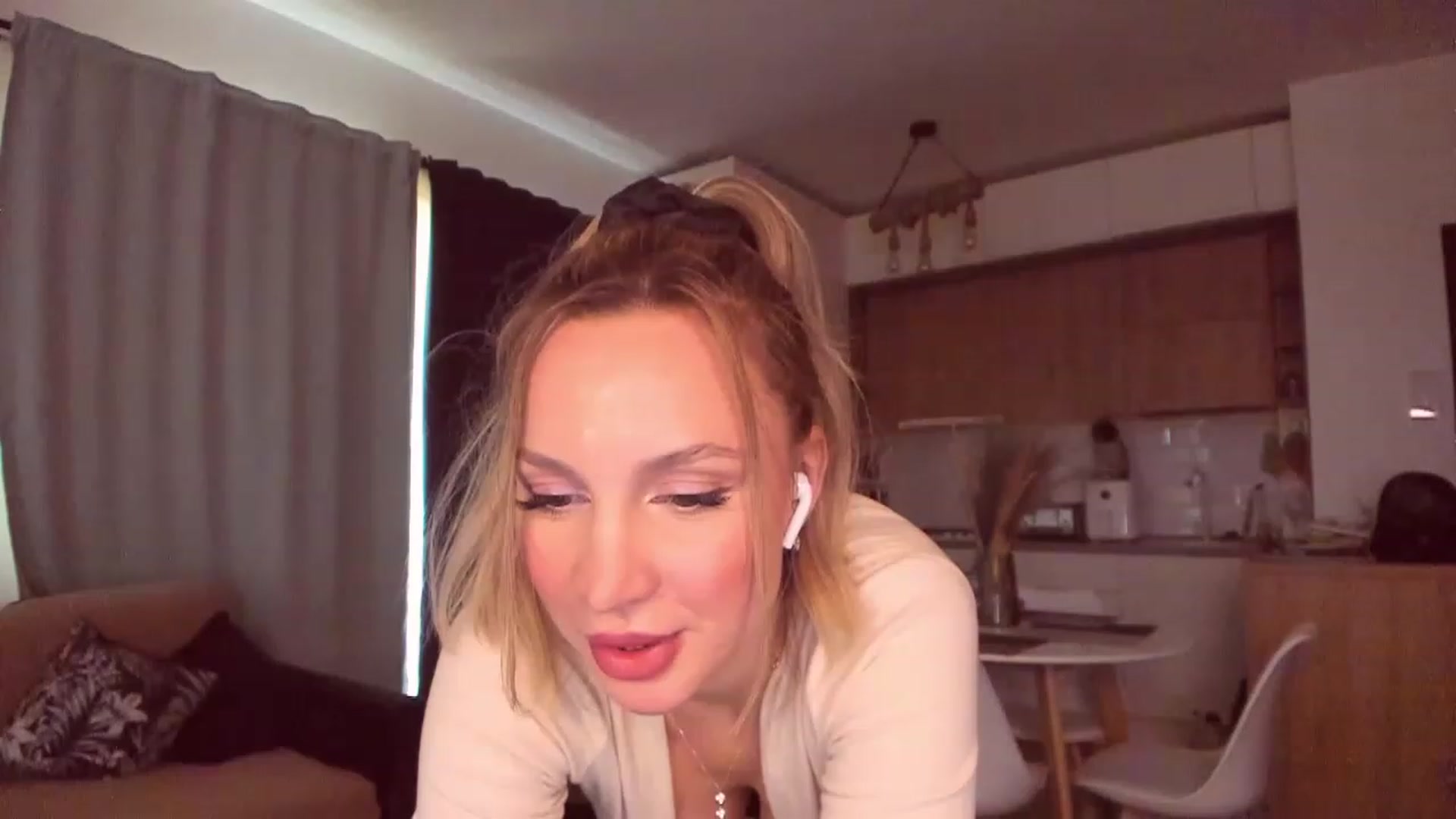 Gallery image thumbnail from CoolElissa's myfreecams stream on, 03/25/2023, 07:49 image 11 of 20