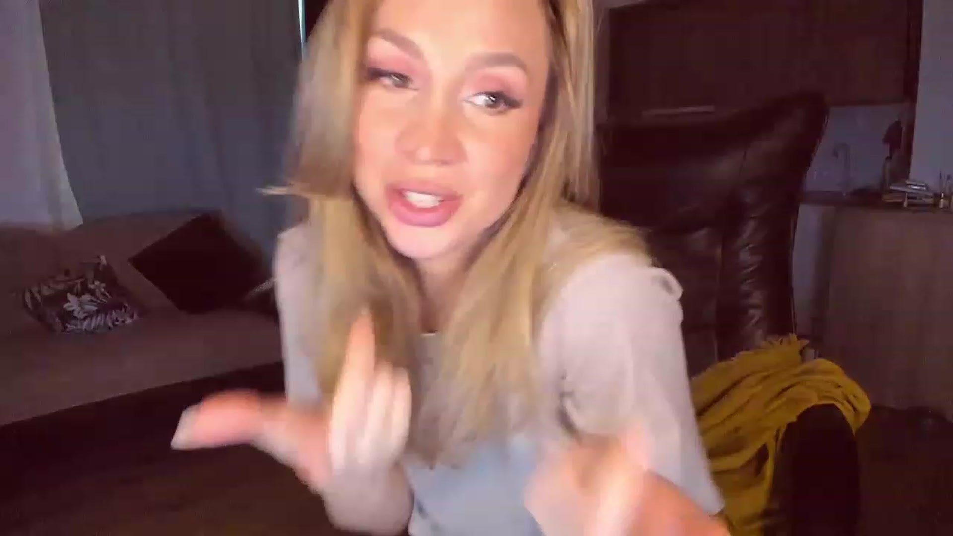 Gallery image thumbnail from CoolElissa's myfreecams stream on, 03/28/2023, 05:41 image 12 of 20