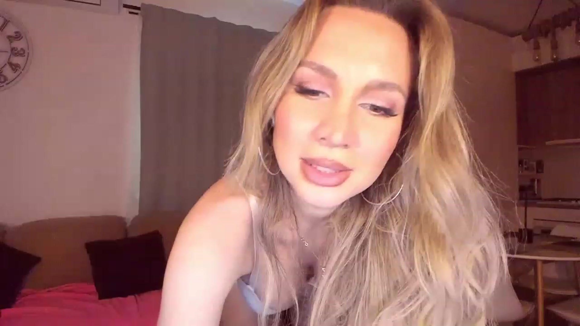 Gallery image thumbnail from CoolElissa's myfreecams stream on, 04/21/2023, 05:01 image 9 of 20
