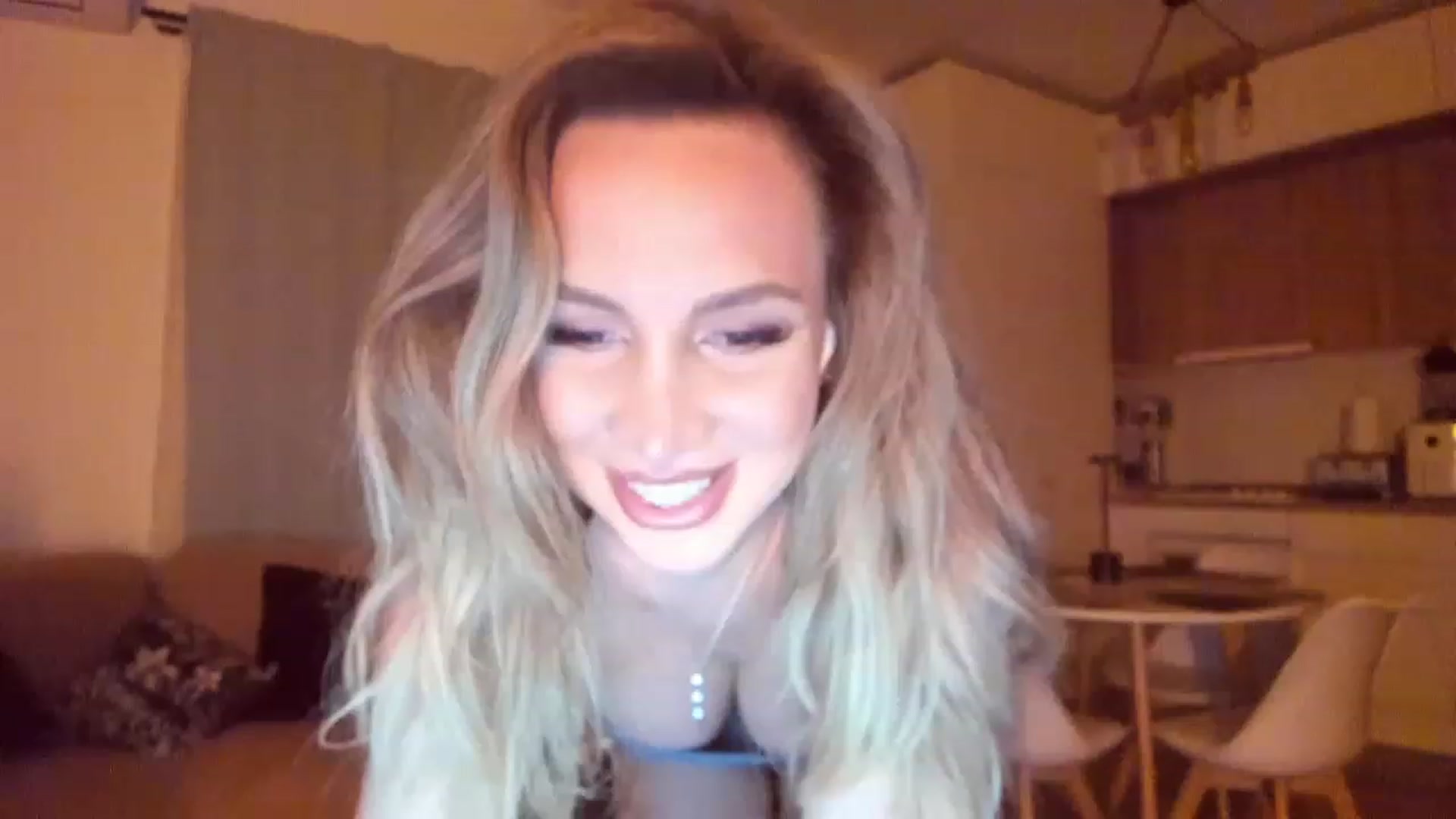 Gallery image thumbnail from CoolElissa's myfreecams stream on, 04/22/2023, 03:38 image 6 of 20