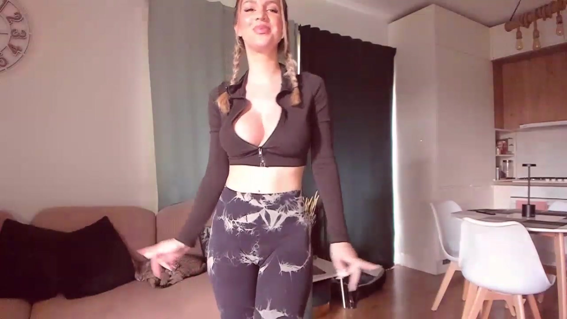 Gallery image thumbnail from CoolElissa's myfreecams stream on, 05/13/2023, 05:10 image 16 of 20