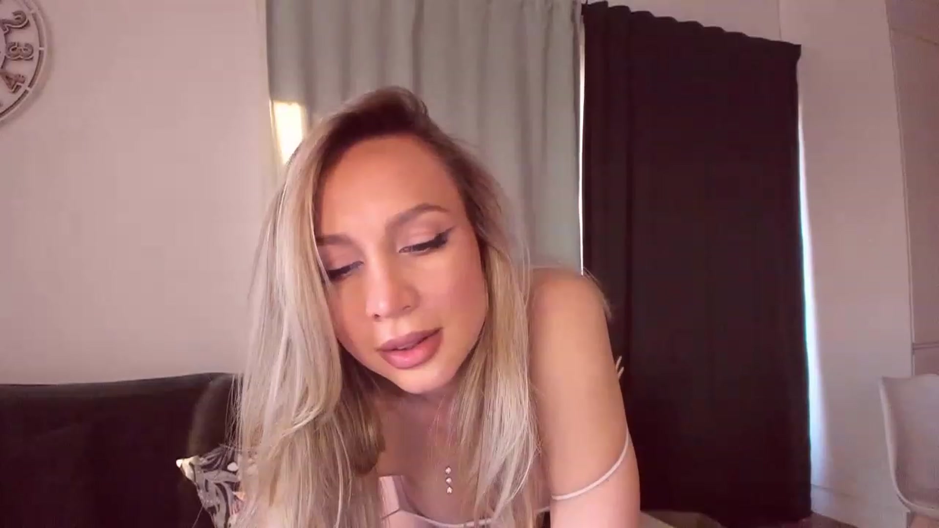 Gallery image thumbnail from CoolElissa's myfreecams stream on, 05/24/2023, 03:25 image 17 of 20