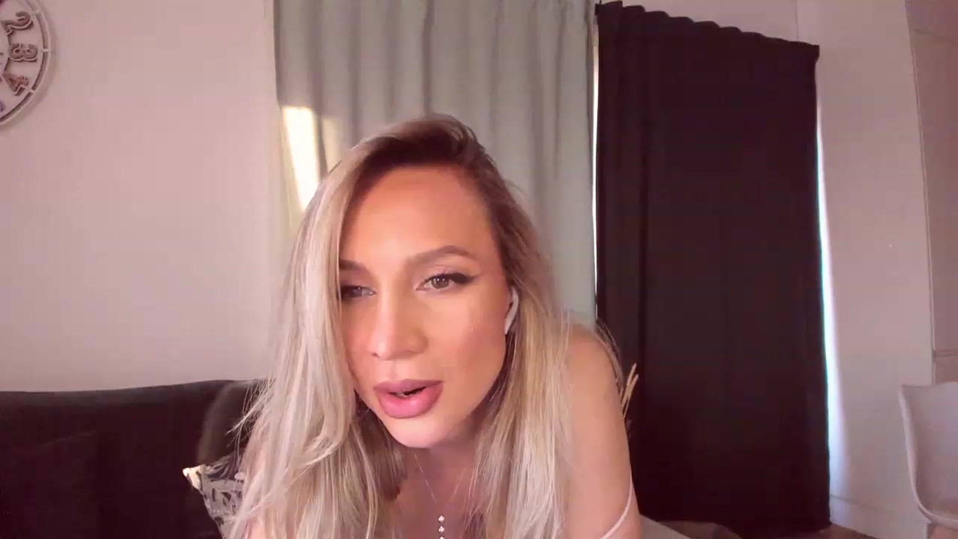 Gallery image thumbnail from CoolElissa's myfreecams stream on, 05/24/2023, 03:25 image 18 of 20