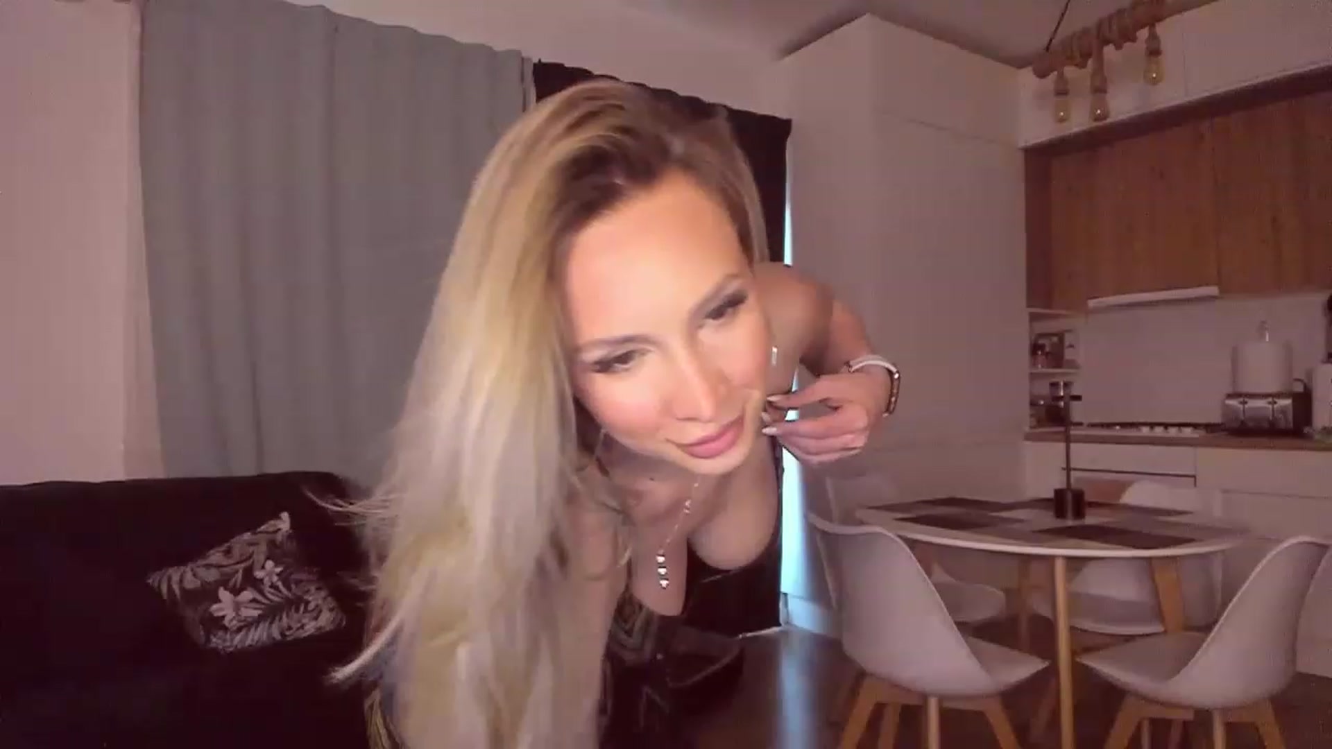 Gallery image thumbnail from CoolElissa's myfreecams stream on, 05/26/2023, 04:16 image 5 of 20