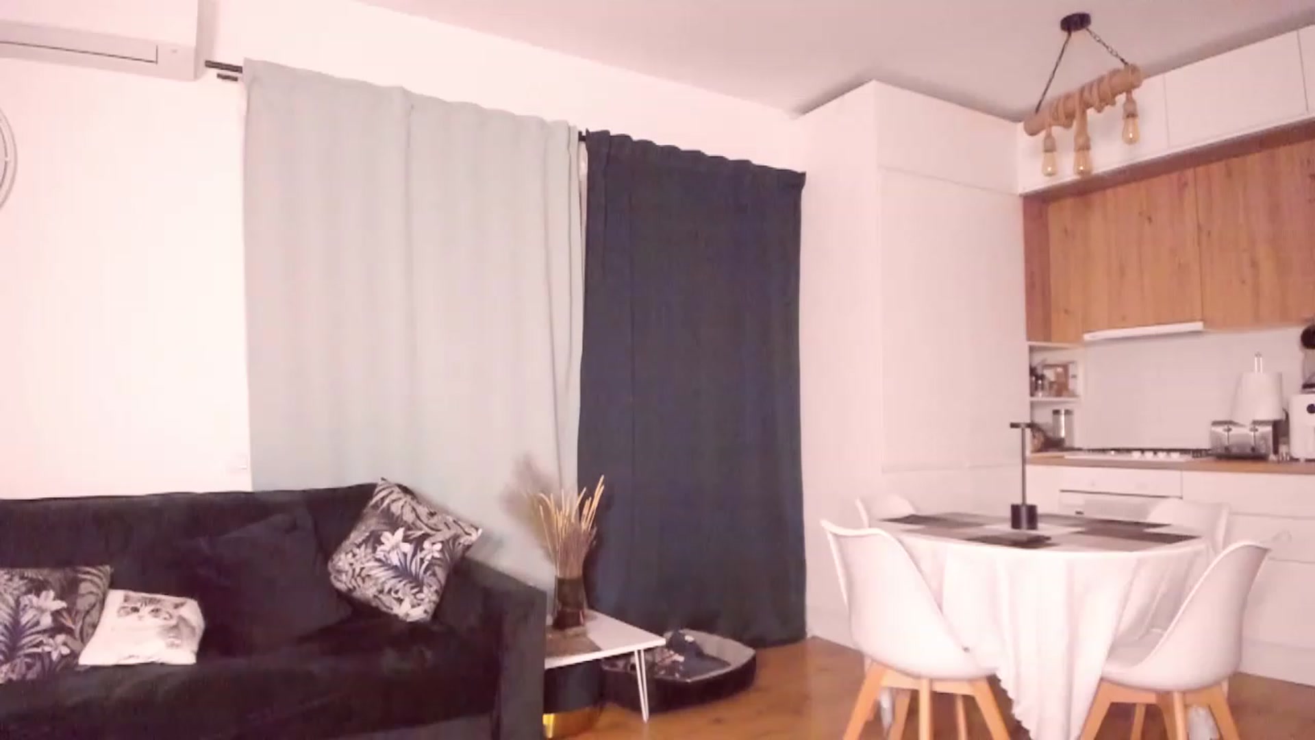 Gallery image thumbnail from CoolElissa's myfreecams stream on, 05/31/2023, 02:21 image 8 of 20