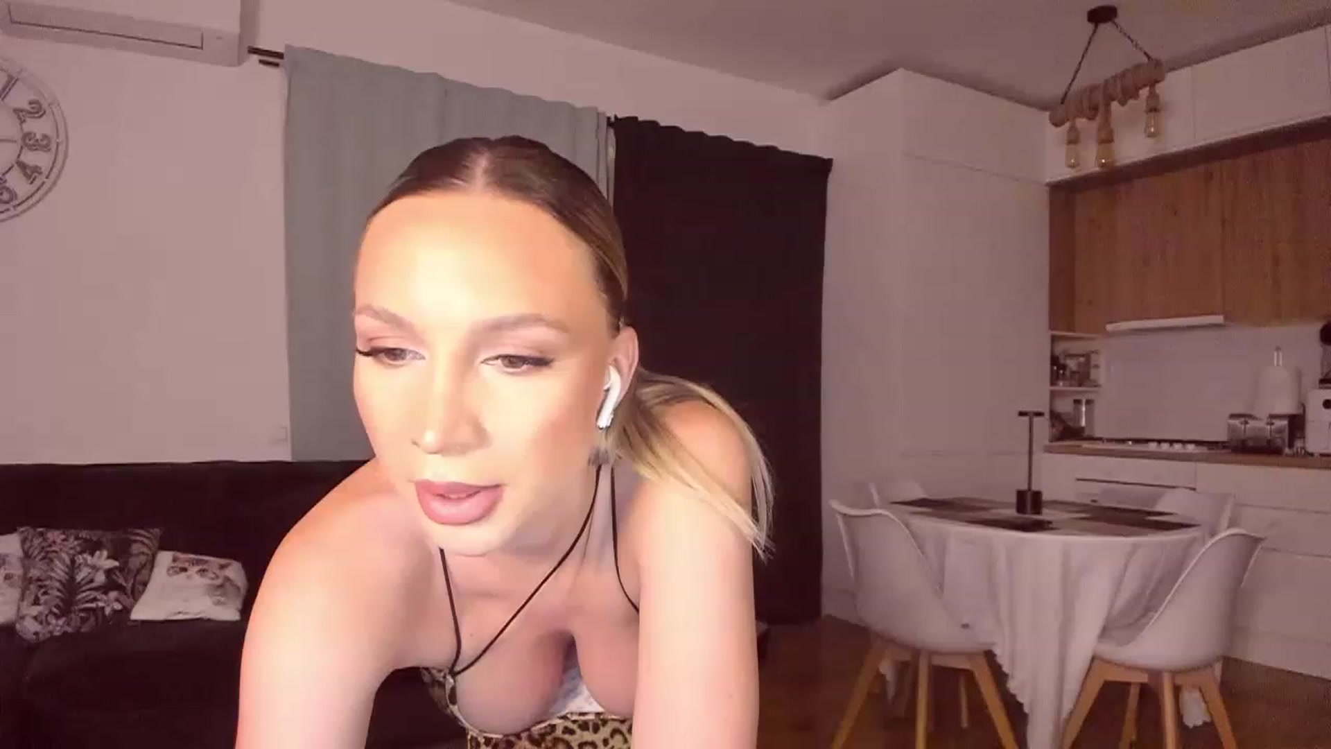 Gallery image thumbnail from CoolElissa's myfreecams stream on, 05/31/2023, 02:21 image 12 of 20